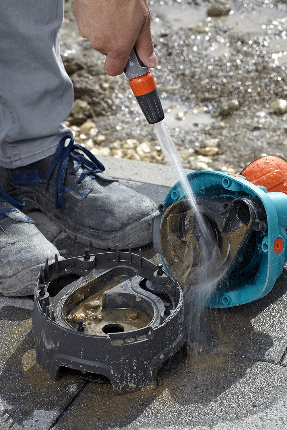Ausspülen einer Schmutzwasserpumpe