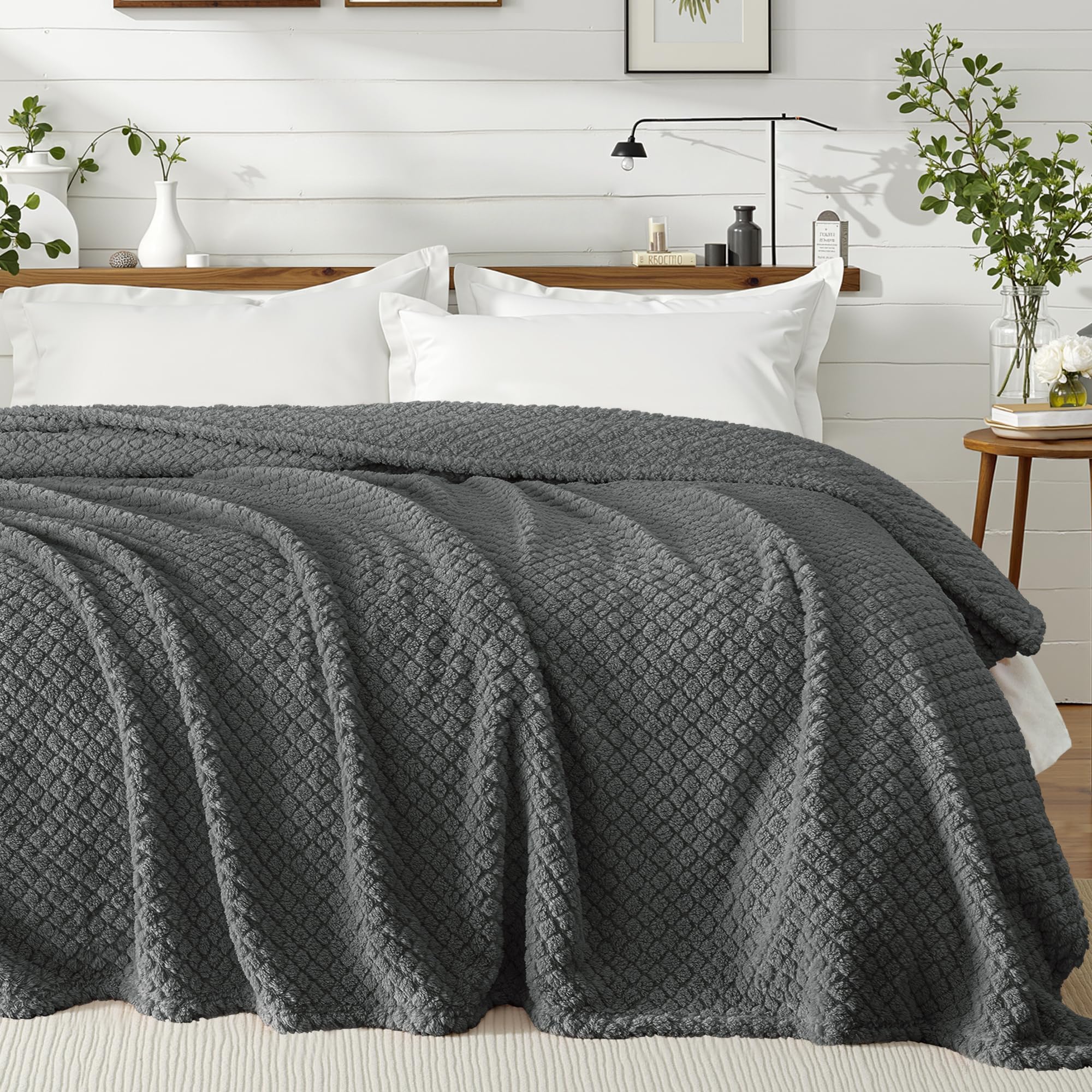 Exclusivo Mezcla Queen Size Fleece Blanket for Bed, Extra Soft Warm Decorative Fuzzy Blanket for Women, Lightweight Cozy Bedding Blankets, 90x90 Inches, Dark Grey