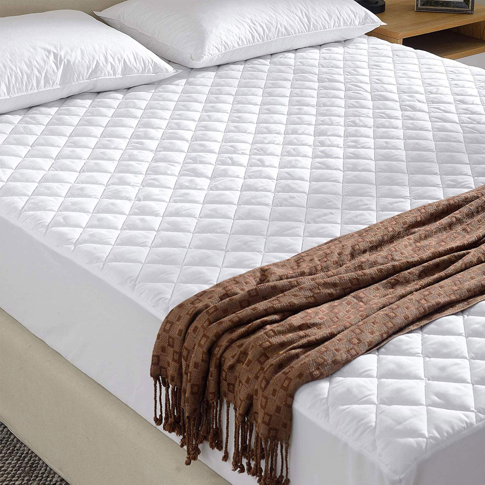 GC GAVENO CAVAILIA Ultra Soft Quilted Extra Deep Mattress Protector, Fully Fitted Non Allergenic Luxury Bed Cover, Breathable Hypoallregenic Easy Care Sheet Wrap, King, Polycotton, White