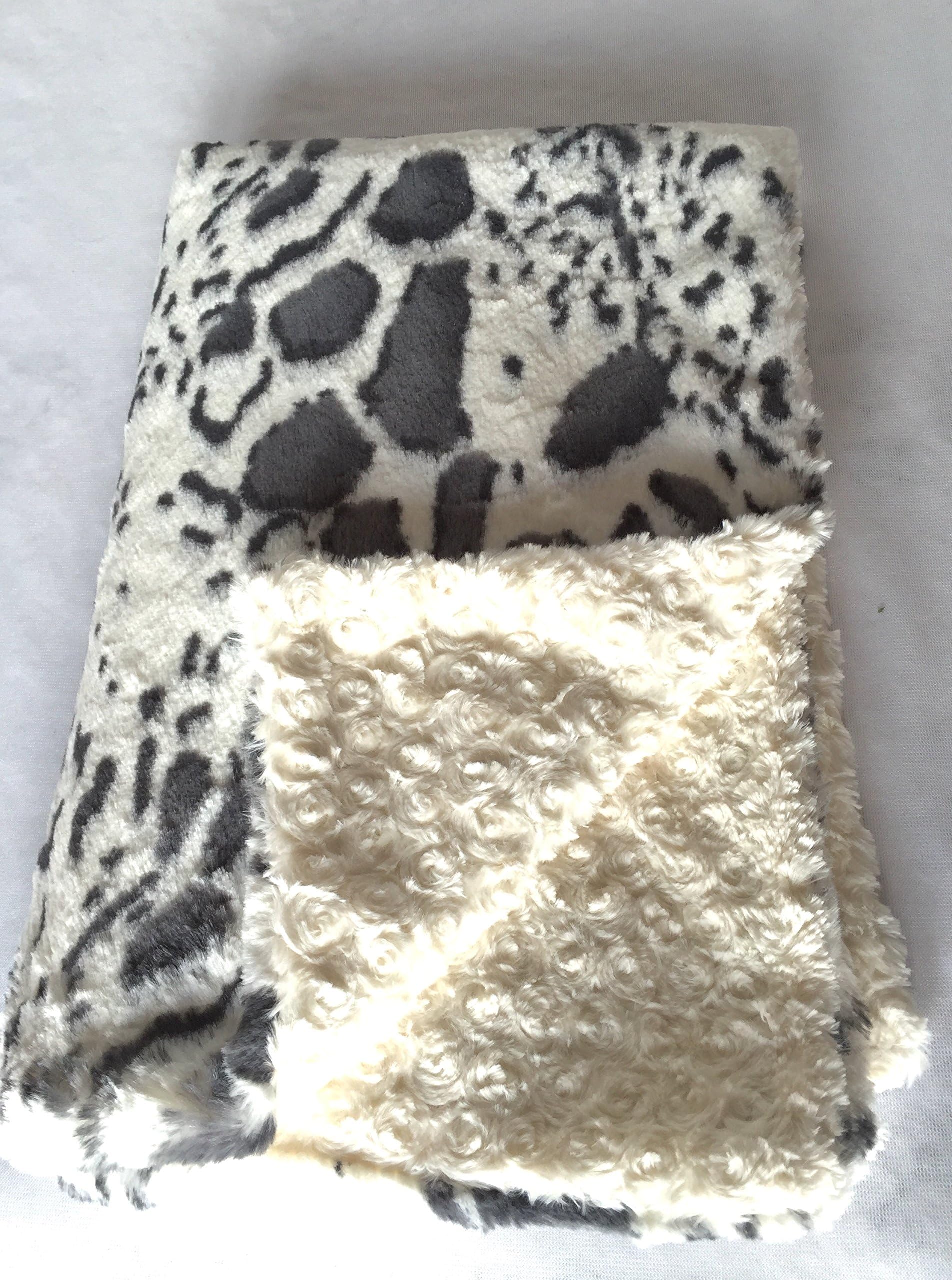 GoodDogBeds Baabaa Dog Blanket Grey & White Bunny Faux Fur, 15" x 18", Grey/White