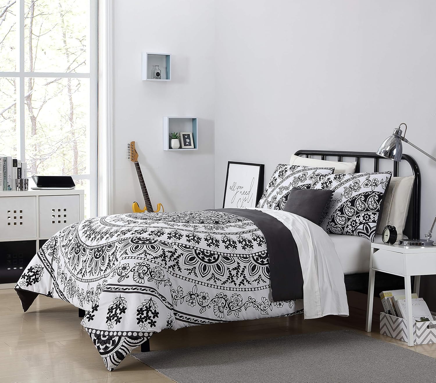 Amazon Com Vcny Home Kaci 4 Piece Duvet Set King Bw Black White