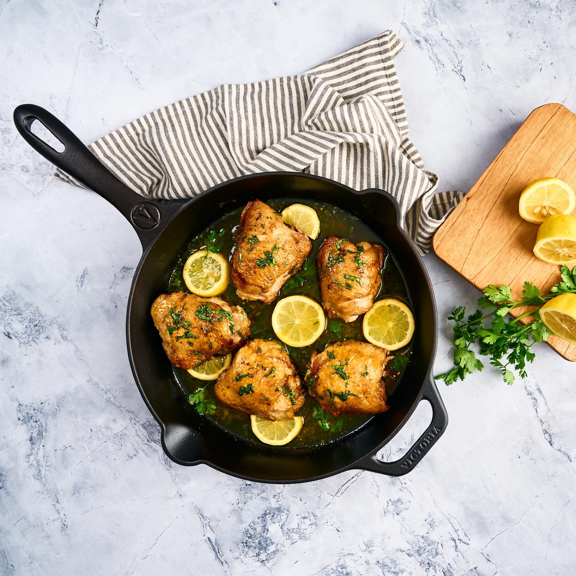 VICTORIA Bratpfanne Emaillierte Gusseisenpfanne Induction 25cm Bratpfanne Geeignet für Feuer, Grill, Backofen, Ceranfeld, Gas, Cast Iron Skillet, Toxic Free Kochgeschirr ohne PTFE oder PFOA 9