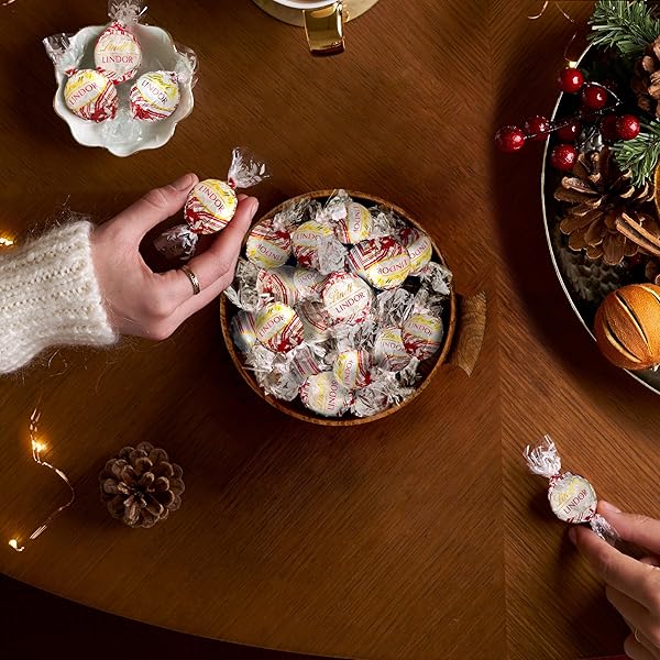 LINDT LINDOR WHITE CHOCOLATE PEPPERMINT CANDY TRUFFLES WITH SMOOTH PEPPERMINT TRUFFLE CENTER, 19 OZ. BAG