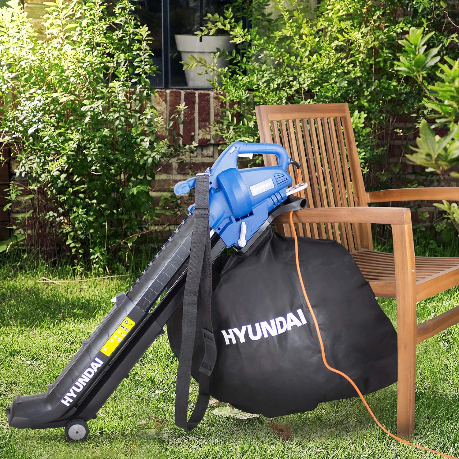 Hyundai 3000W Leaf Blower, Garden Vacuum & Mulcher, 45L Bag, 12m Cable, Variable Airspeed 62-170mph - Image 3