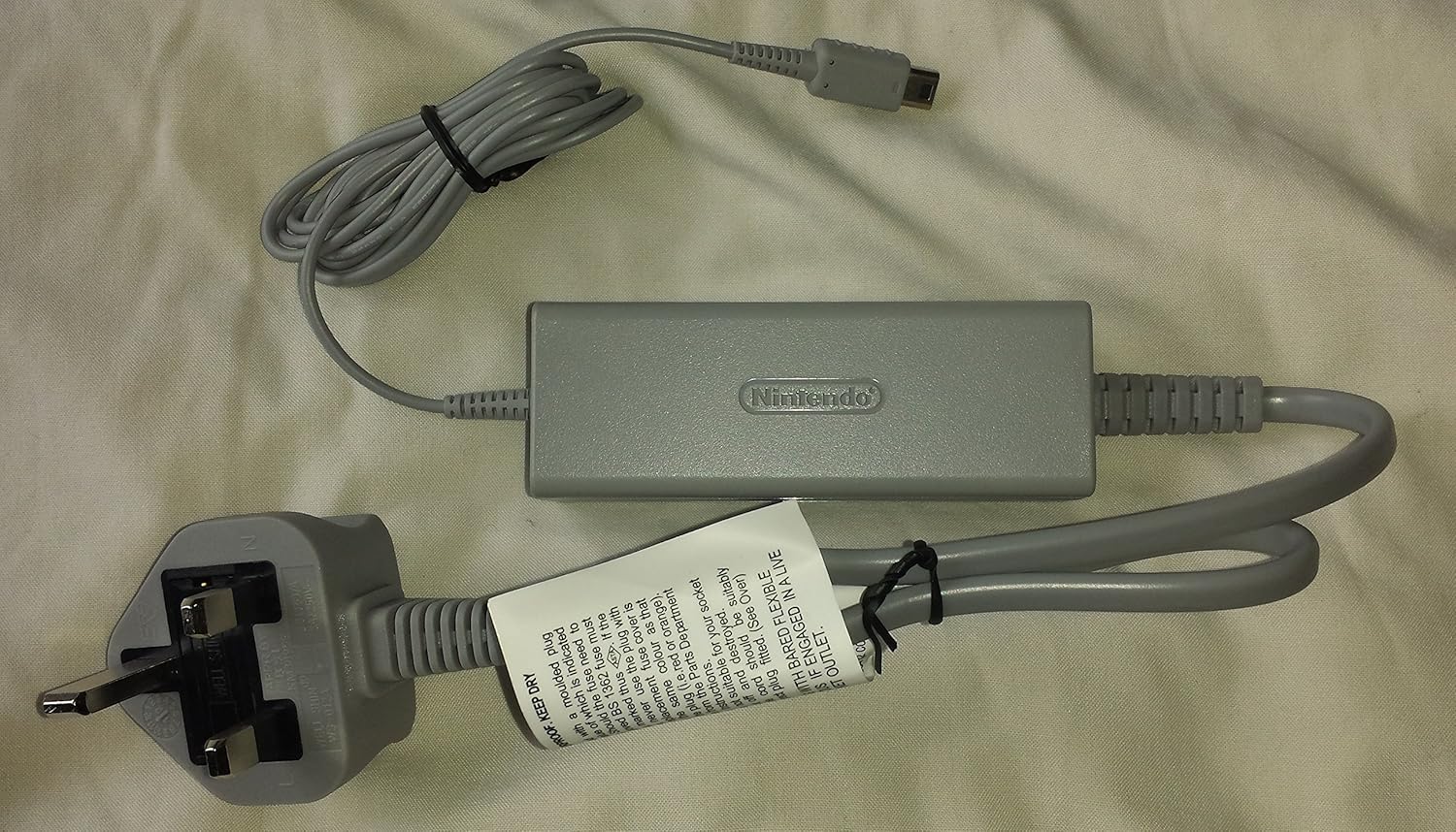 Brand New 100 official genuine Nintendo Wii U game pad power/ charge