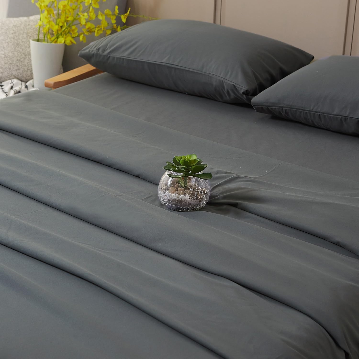 SONORO KATE Bed Sheet Set Super Soft Microfiber 1800 Thread Count Luxury Egyptian Sheets Fit 18-24 Inch Deep Pocket Mattress Wrinkle and Hypoallergenic-4 Piece (Dark Grey, Queen): Home & Kitchen