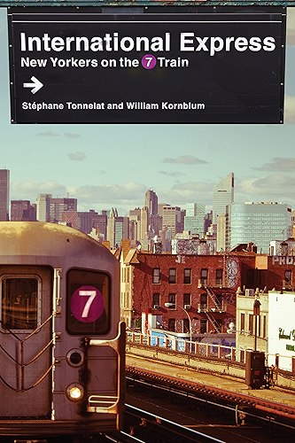 Download International Express: New Yorkers on the 7 Train (English Edition) PDF