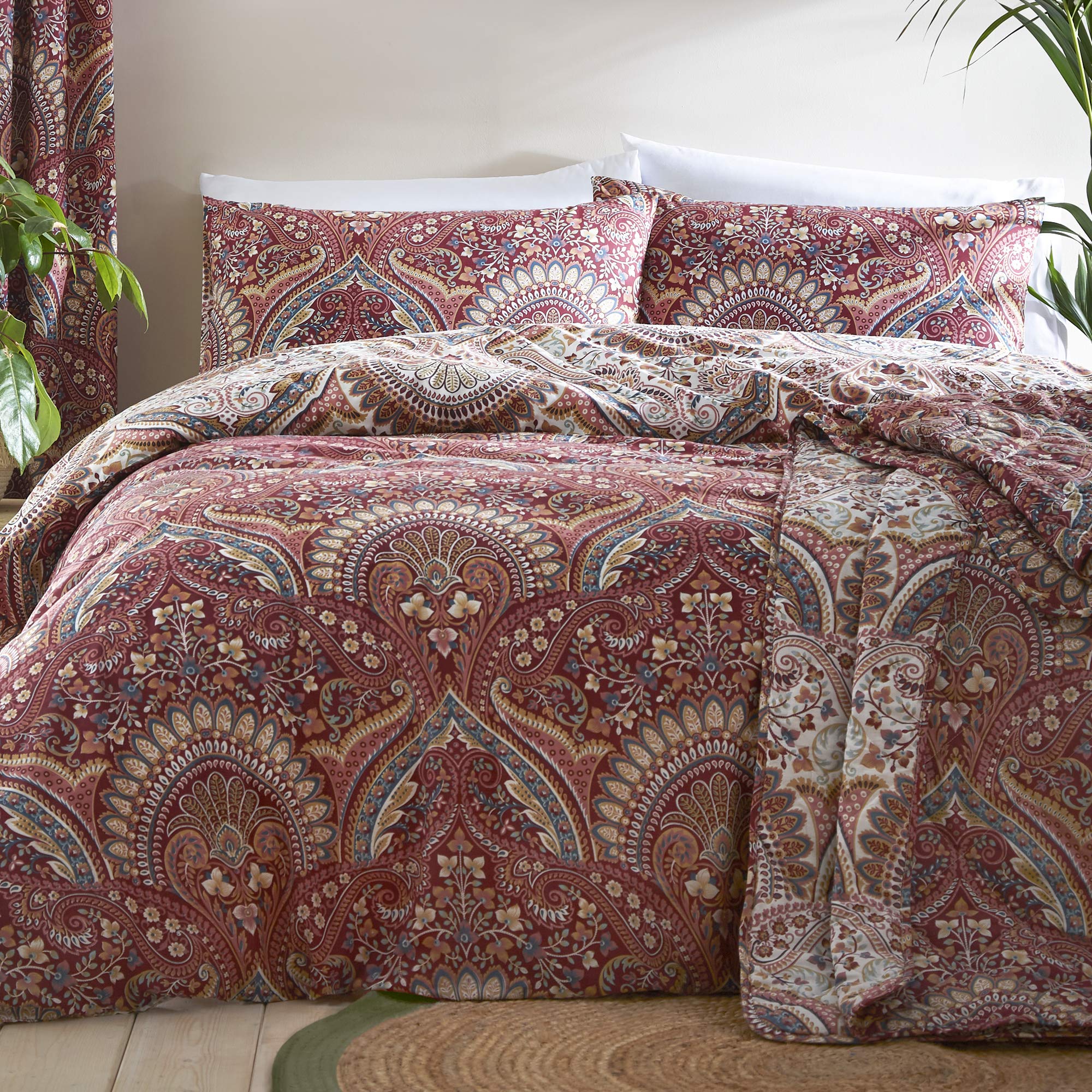 Dreams & Drapes - Maroon Jacobean Duvet Cover - Super King Bedding Size (260 x 220cm) - Reversible Designs - 2x Pillowcases - Moroccan Bohemian Bedding in Red - Exotic Persian Duvet Cover - Boho Bed