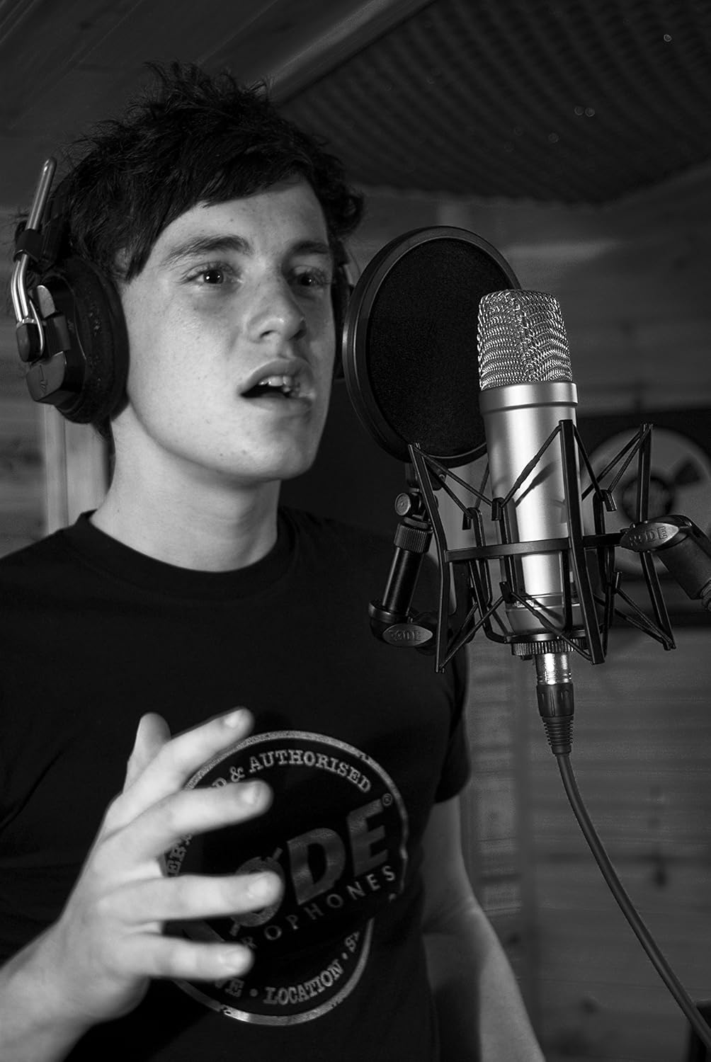 Rode NT1-A Anniversary Vocal Cardioid Condenser Microphone Package: Musical Instruments