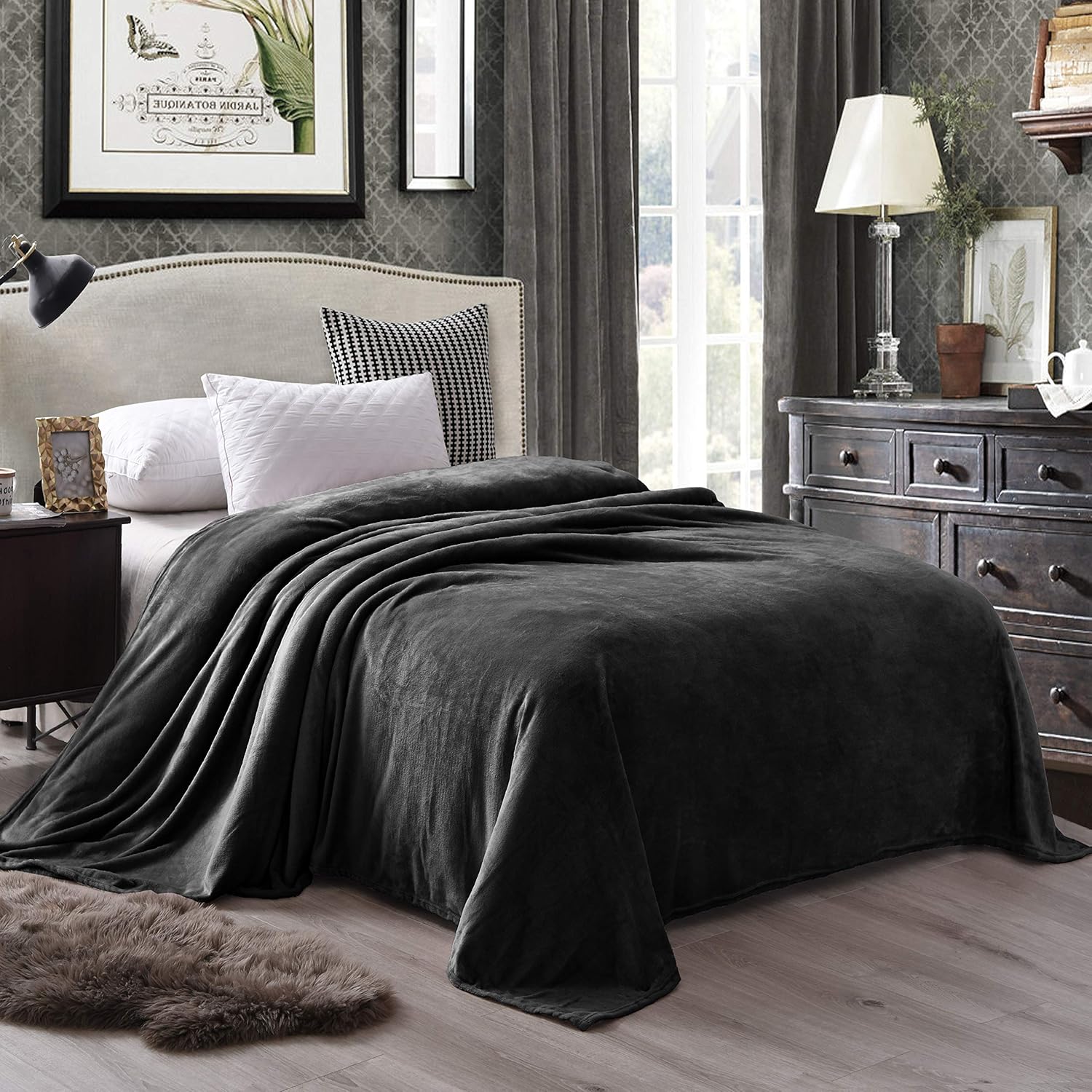 Exclusivo Mezcla Large Flannel Fleece Velvet Plush Throw Blanket – 50" x 70" (Ivory): Home & Kitchen