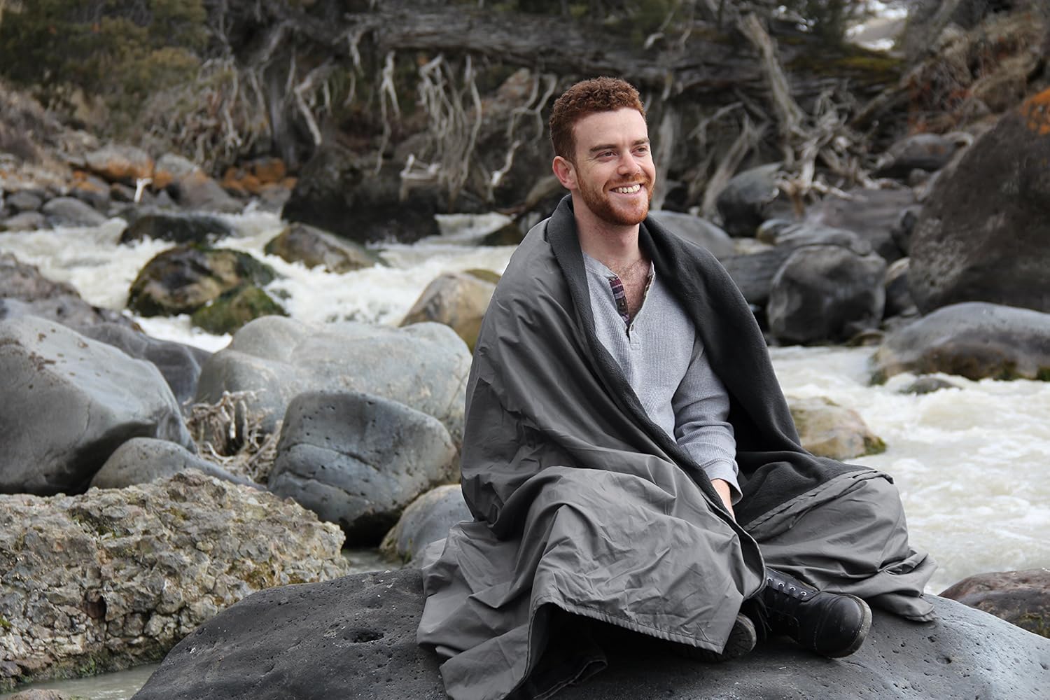Outdoor Waterproof Blanket by Oceas – Warm Fleece Great for Camping, Outdoor Festival, Beach, and Picnic Use – Extra Large All Weather and Waterproof Throw Blanket: Home & Kitchen