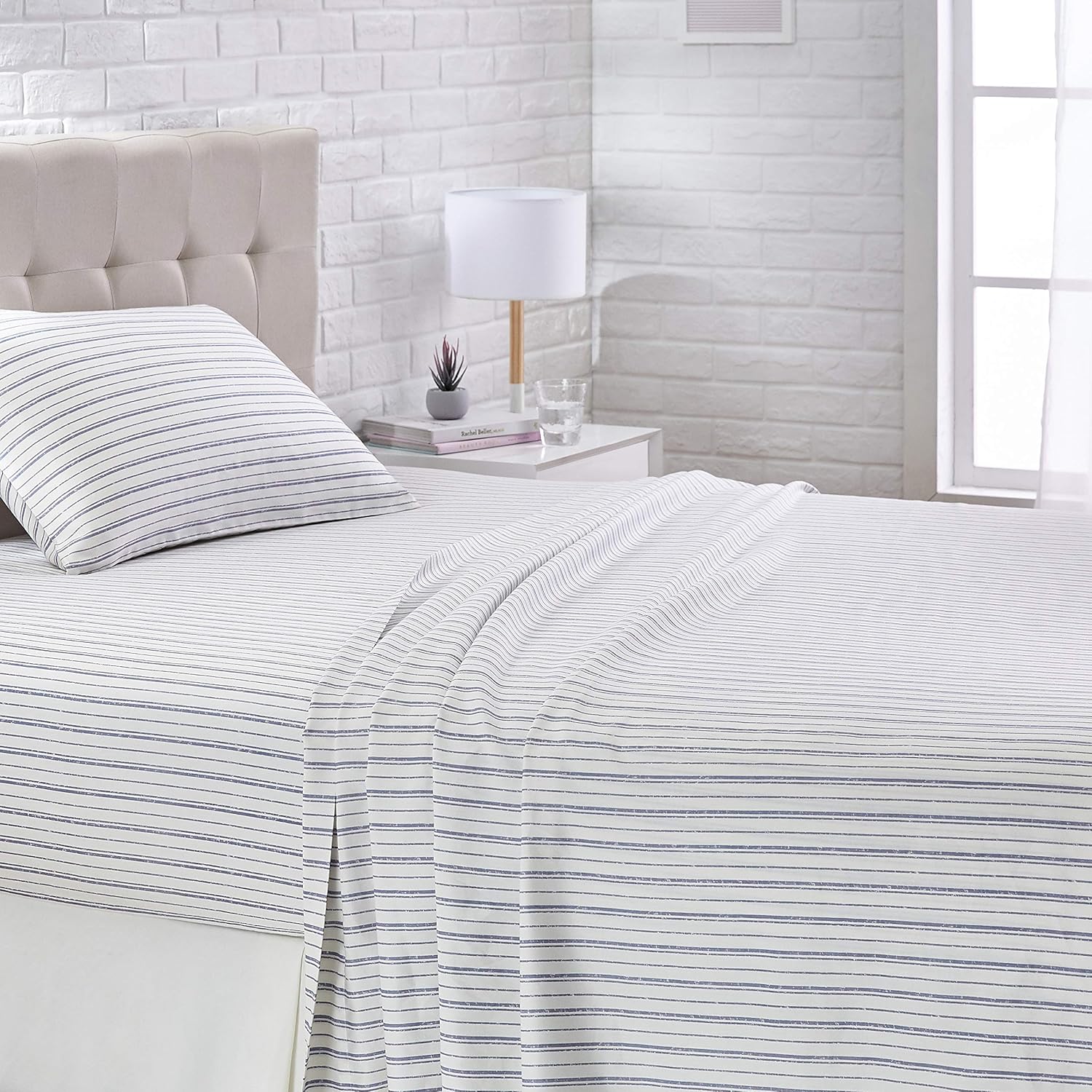 AmazonBasics Super-Soft Cotton Bed Sheet Set-Twin, Blue Textured Stripe