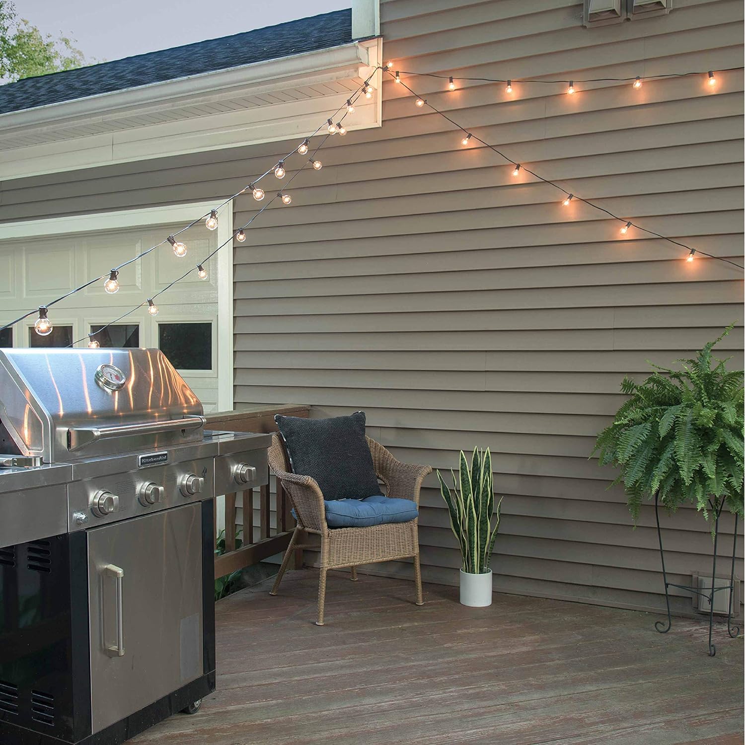 Mr Beams 5W G40 Bulb Incandescent Weatherproof Indoor/Outdoor String Lights, 100 feet, Black - - 