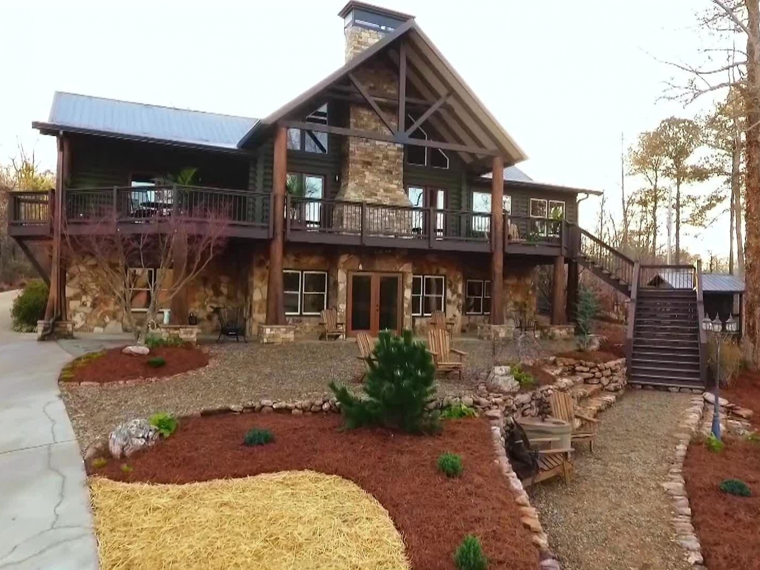 Watch Lakefront Bargain Hunt Renovation, Season 1 Prime Video