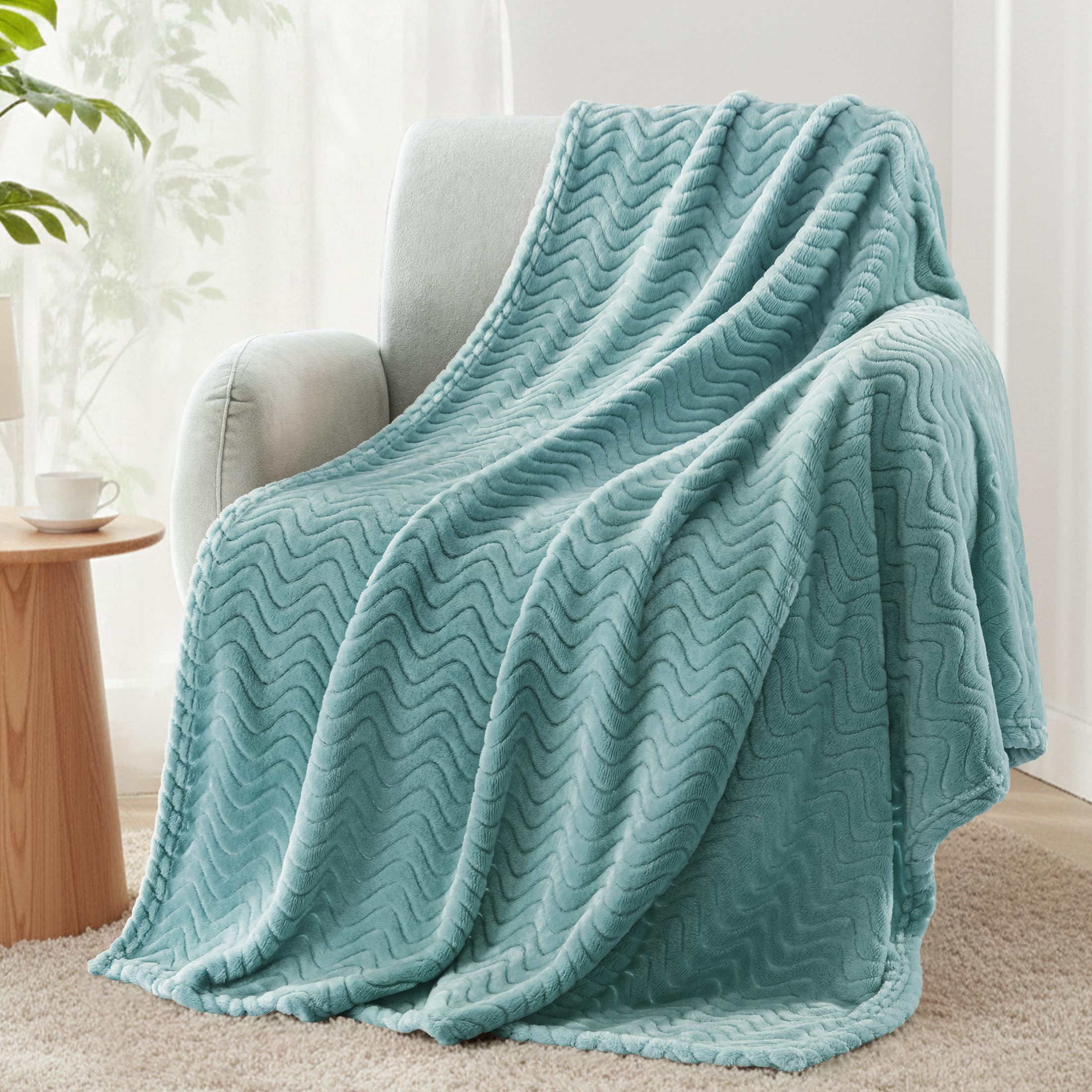 Exclusivo Mezcla Fleece Throw Blanket for Sofa, 127x178 CM Cozy Lightweight Blankets for All Season, Decorative Giftable Fuzzy Plush Wave Textured Throws for Women, Men, Celadon