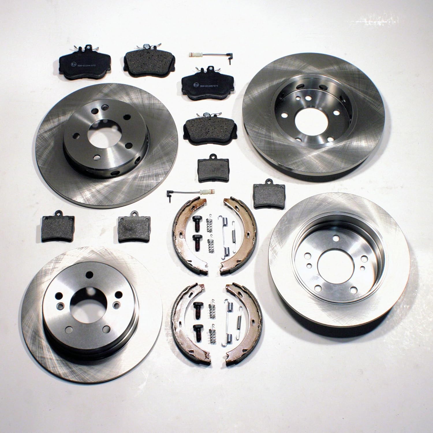 Mercedes W202 C180 Set 2 Bremscheiben 4 Bremsbeläge vorne für die Vorderachse