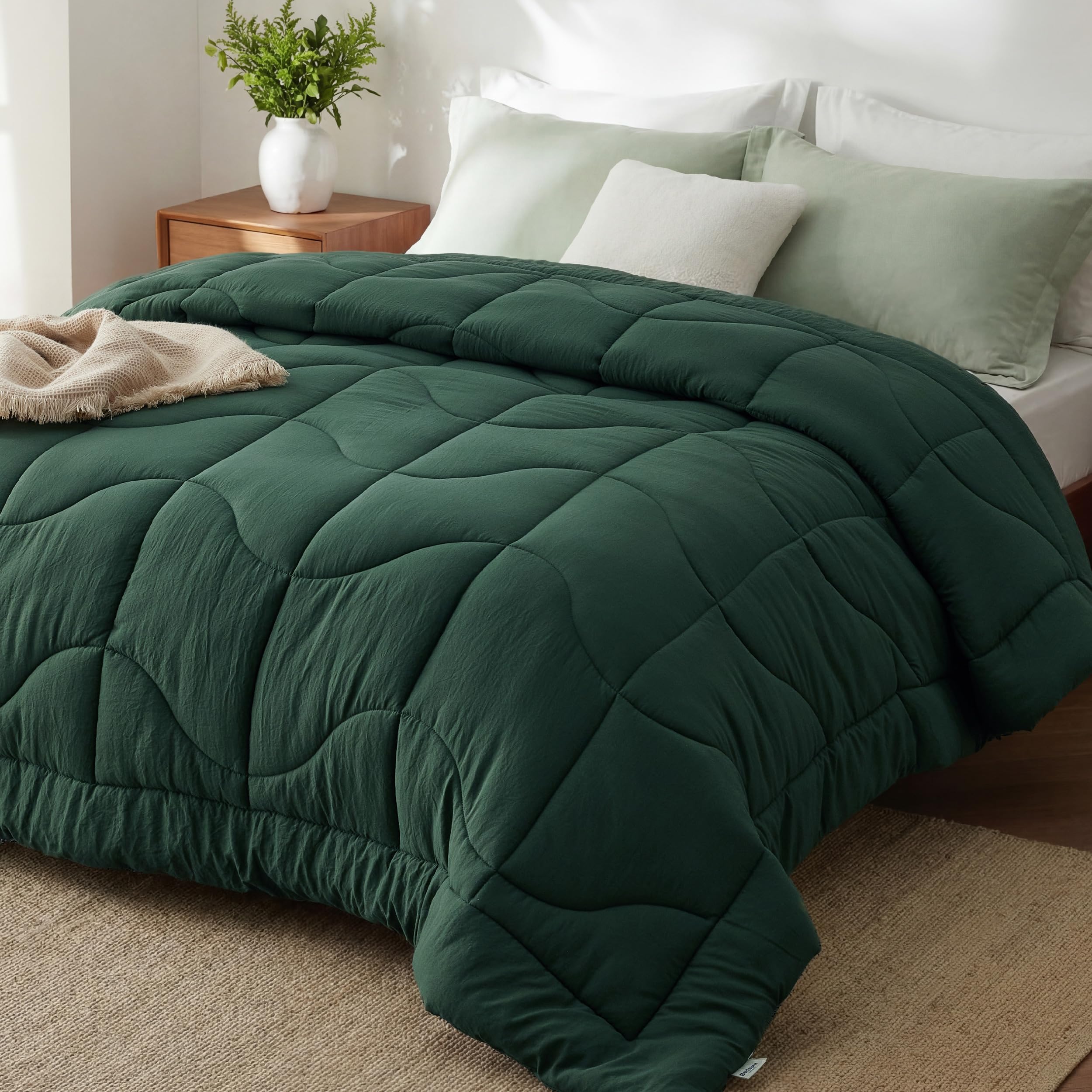 Bedsure Twin XL Comforter - Twin XL Duvet Insert for All Season, Ultra-Soft Quilted Down Alternative Comforter, Blanket for Bed with 4 Tabs, Machine Washabl, Dark Green, 68x92 in Image