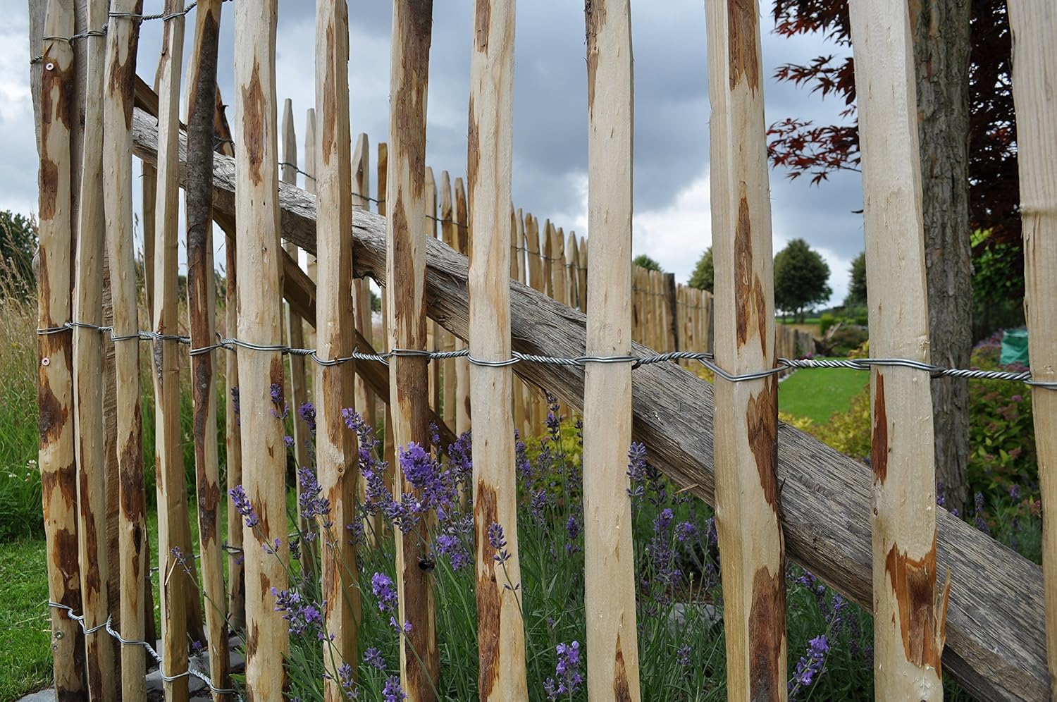 Staketenzaun Aus Kastanienholz H 120cm L 10m Staketenabstand 8cm Amazon De Garten