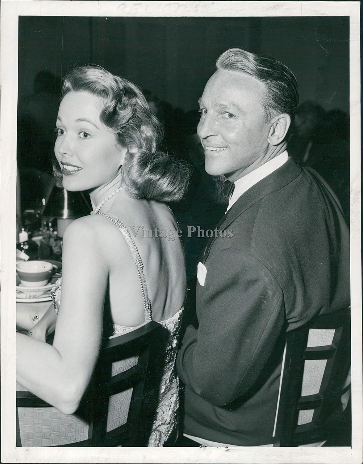 Amazon Co Jp ビンテージ写真 1955年 プレス 写真 女優 サラ シェーン ウィリアム ホリングズワース ラー ハリウッド 7x9 ホーム キッチン