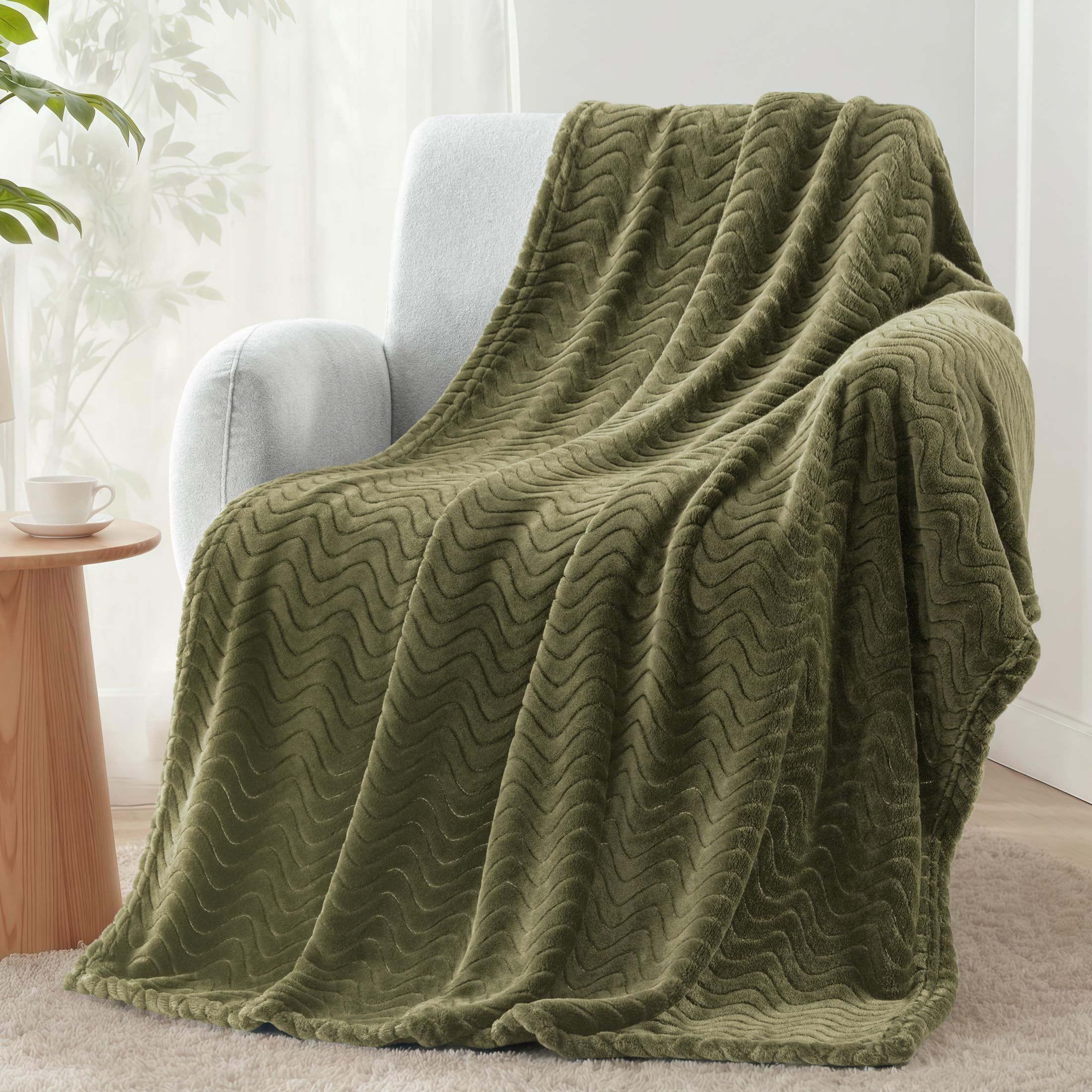 Exclusivo Mezcla Fleece Throw Blanket for Sofa, 127x178 CM Cozy Lightweight Blankets for All Season, Decorative Giftable Fuzzy Plush Wave Textured Throws for Women, Men, Navy Blue