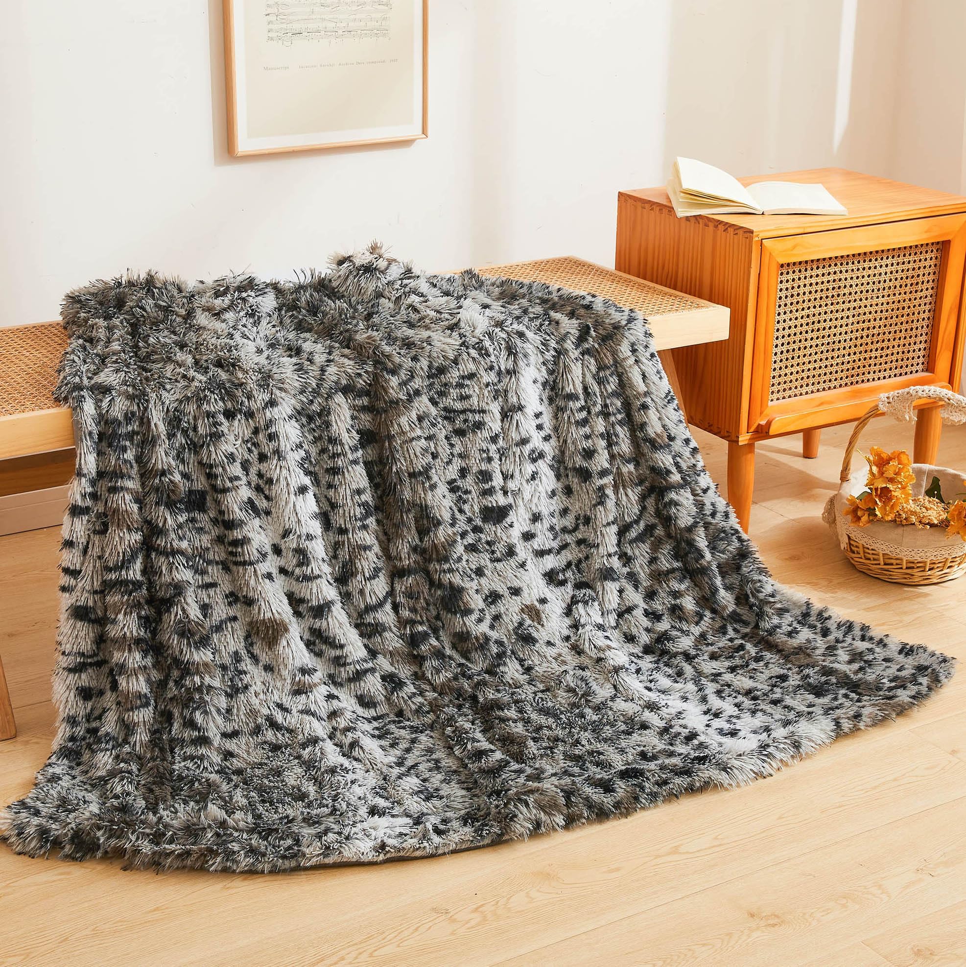 XeGe Luxury Faux Fur Cheetah Print Throw, Soft Leopard Print Fluffy Blanket, Shaggy Plush Decorative Couch Throw, Cute Animal Print Furry Fuzzy Single Blanket for Sofa Bed Chair Office, Grey