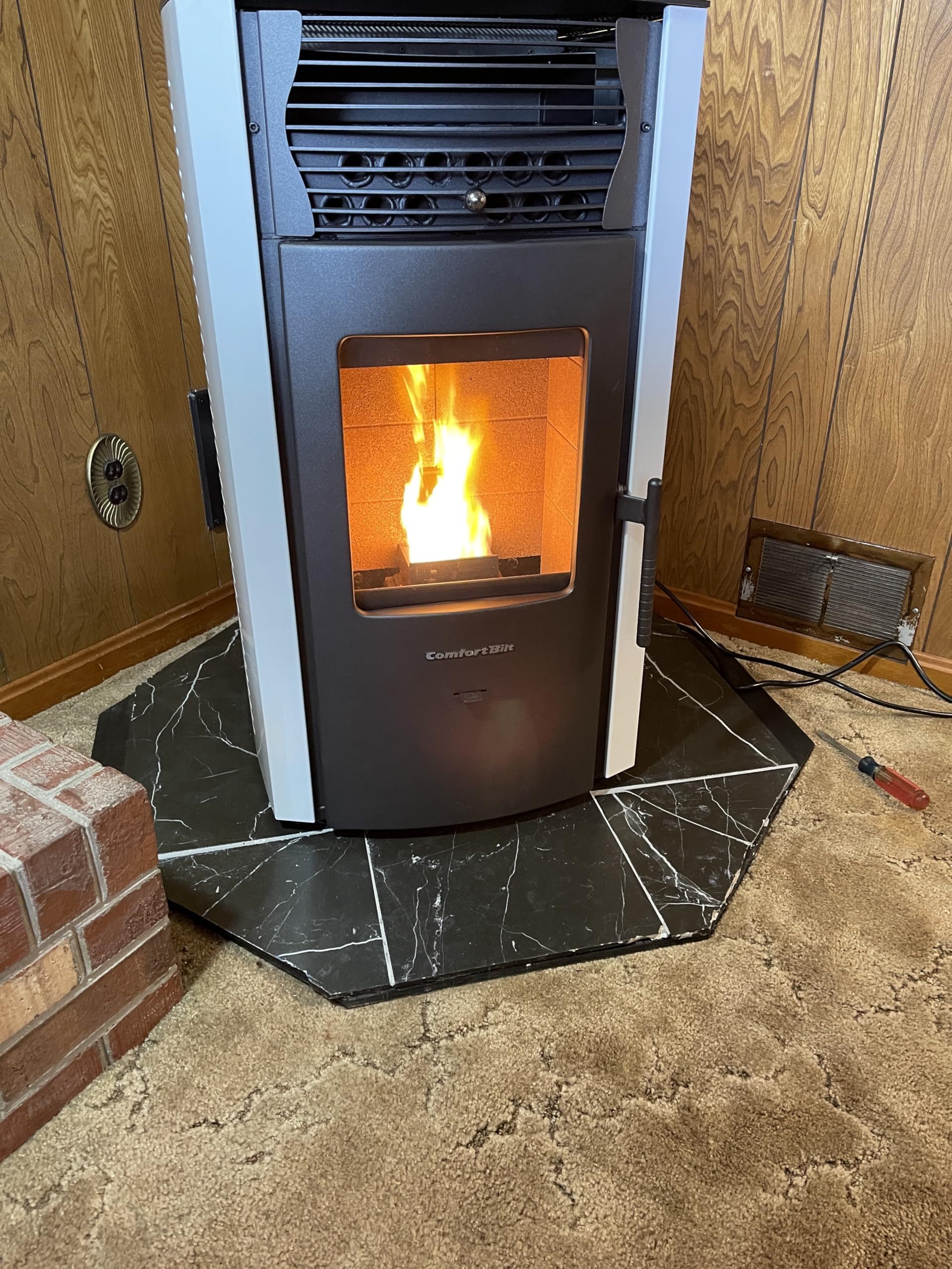 ComfortBilt HP50S Small Wood Pellet Stove Compact Heats 2,200 ft² 47 lb Hopper Arctic White