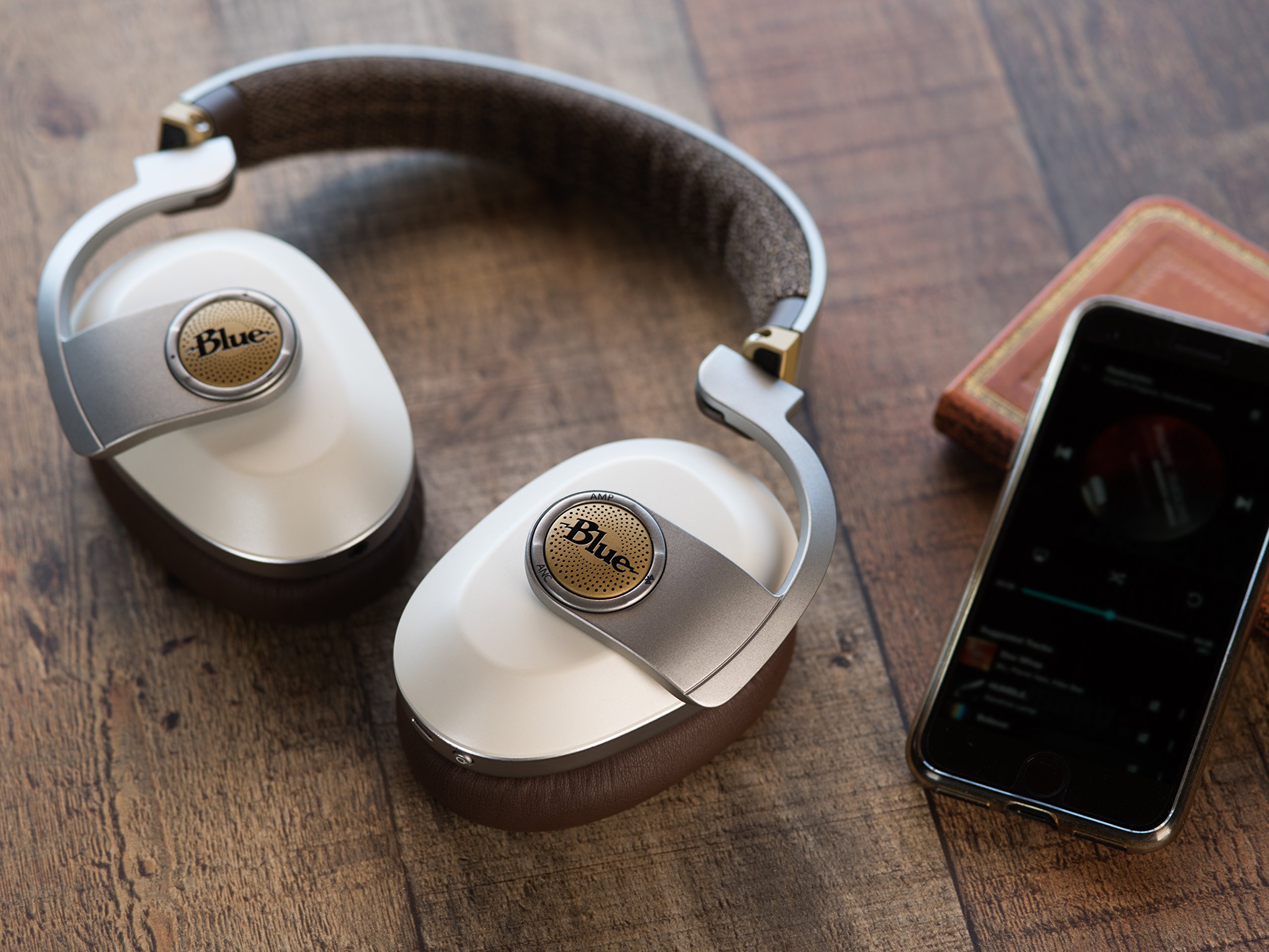 ヘッドホン Blue Microphones Satellite Premium White Blue Satellite Review | PCMag