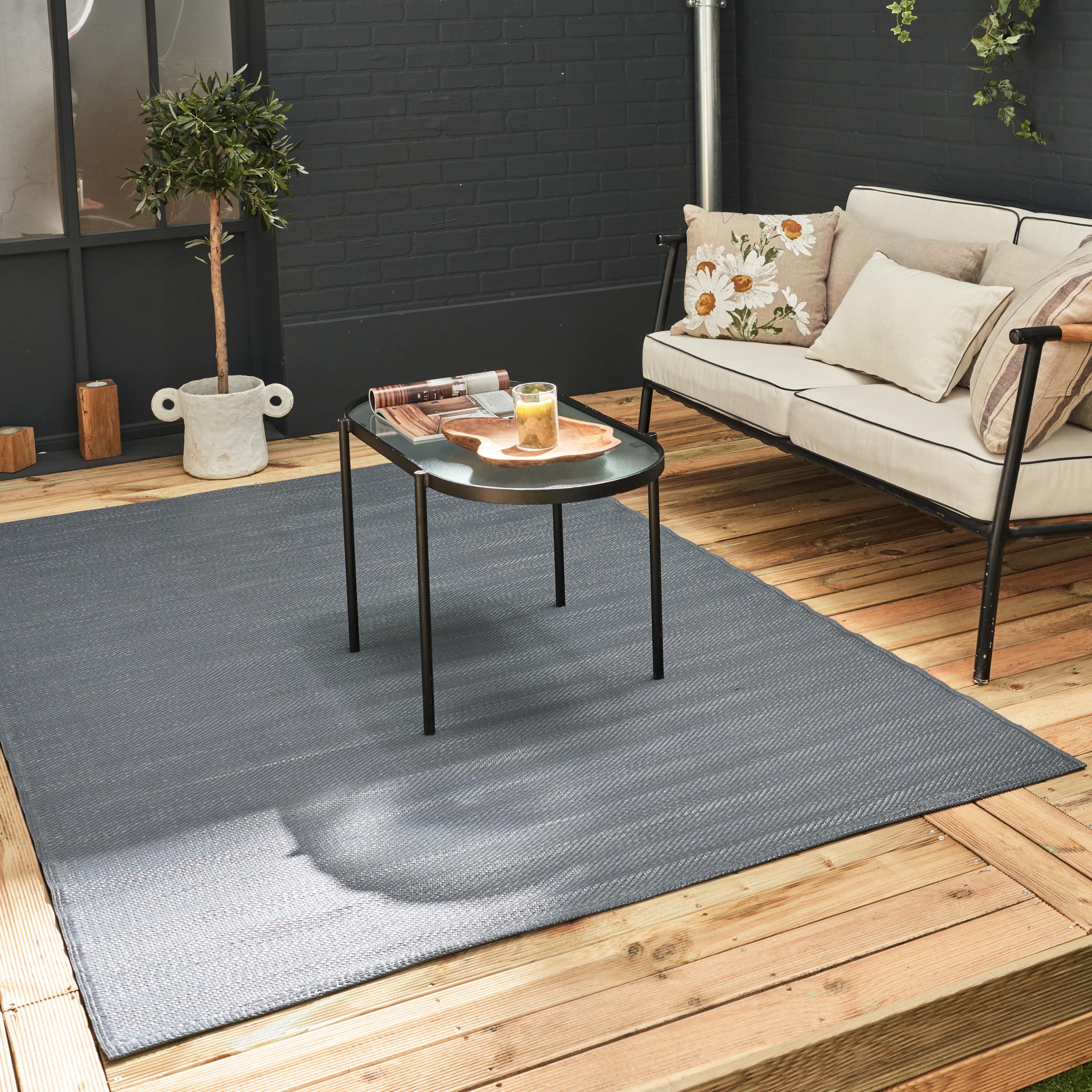 THE RUGS Urban Collection Outdoor Rug - Easy to Clean, Waterproof Plastic Outdoor Rugs for Garden, Patio, Balcony, Camping - Contemporary Plastic Straw Rug - Mono Anthracite, 90x150cm