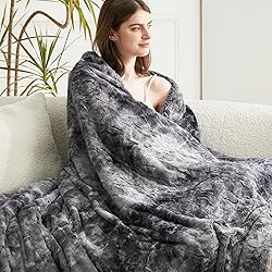 Bedsure GentleSoft Sherpa Fluffy Throw Blanket