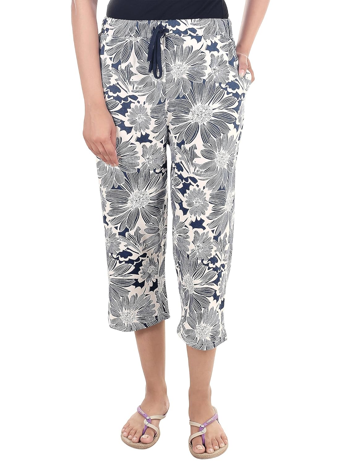 9teenagain women's hosiery night capri pyjama (white & blue printed)