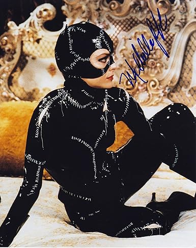 Amazon ミシェル ファイファー バットマンリターンズ キャットウーマン 直筆サイン入り写真 アイドル 芸能人グッズ 通販