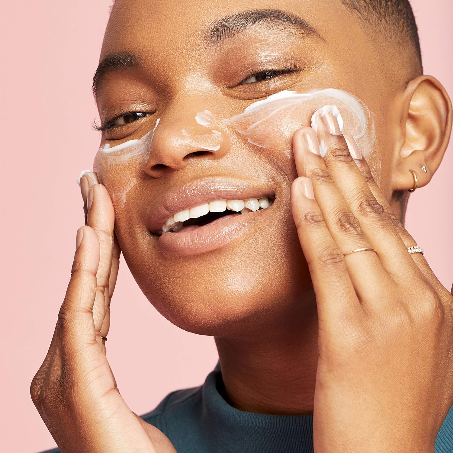 e.l.f., Daily Hydration Moisturizer, Lightweight, Nourishing, Long Lasting, Hydrates, Locks In Moisture, Easy to Apply, Aloe, Jojoba Oil & Shea Butter, 2.53 Fl Oz: Beauty