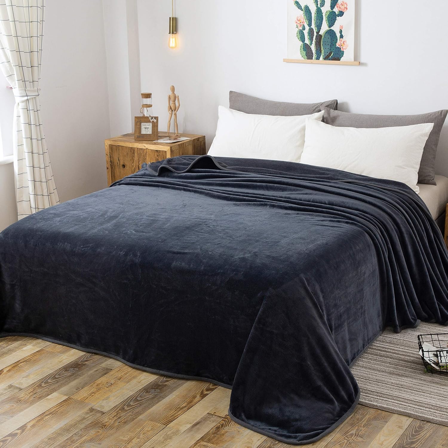 Richave Fleece Blankets Queen Size for All Season 350GSM - Premium Lightweight Anti-Static Throw for Bed Extra Soft Brush Fabric Warm Sofa Thermal Blanket 90" x 90"(Dark Gray Queen): Home & Kitchen