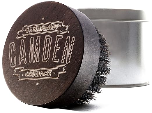 title=CAMDEN BARBERSHOP COMPANY: Spazzola da barba. In legno di noce & pura setola di
