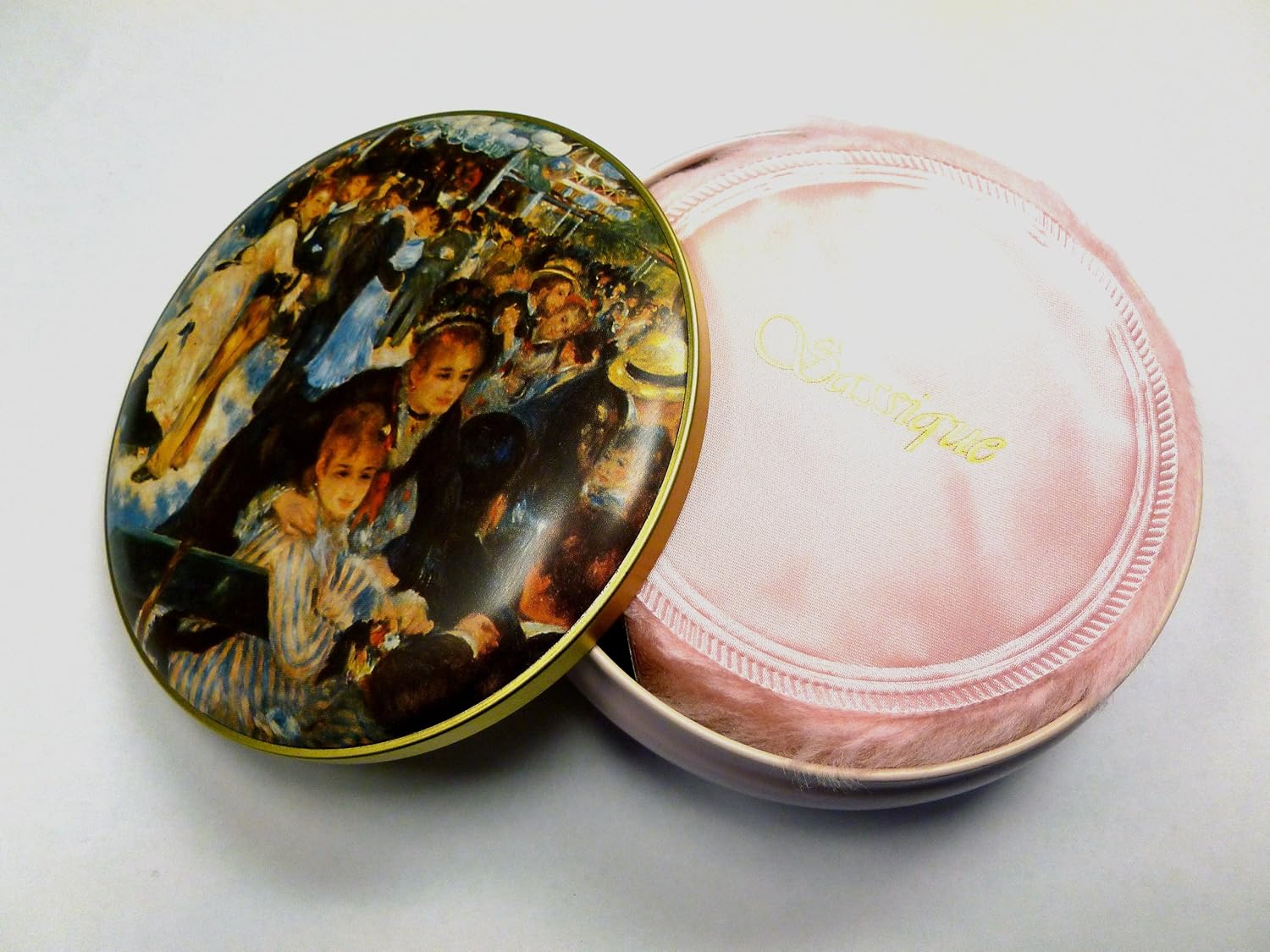 Sassique Tin Dusting Powder 5oz by Regency Cosmetics