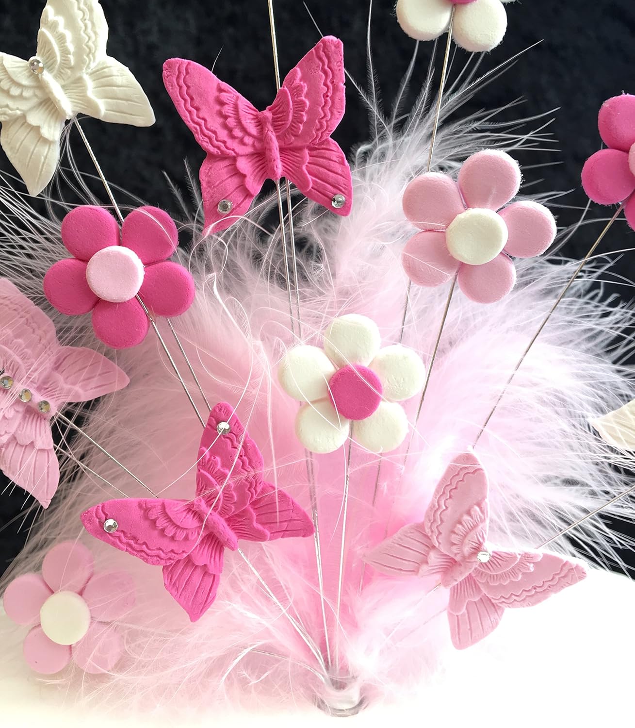 Decoration Pour Gateau Papillons Et Fleurs Avec Plumes Roses Et Blancs Avec Ruban En Gros Grain Rose Vif Et Nœud Longueur 1 Metre X 22 Mm Ideal Pour Un Gateau De Cm