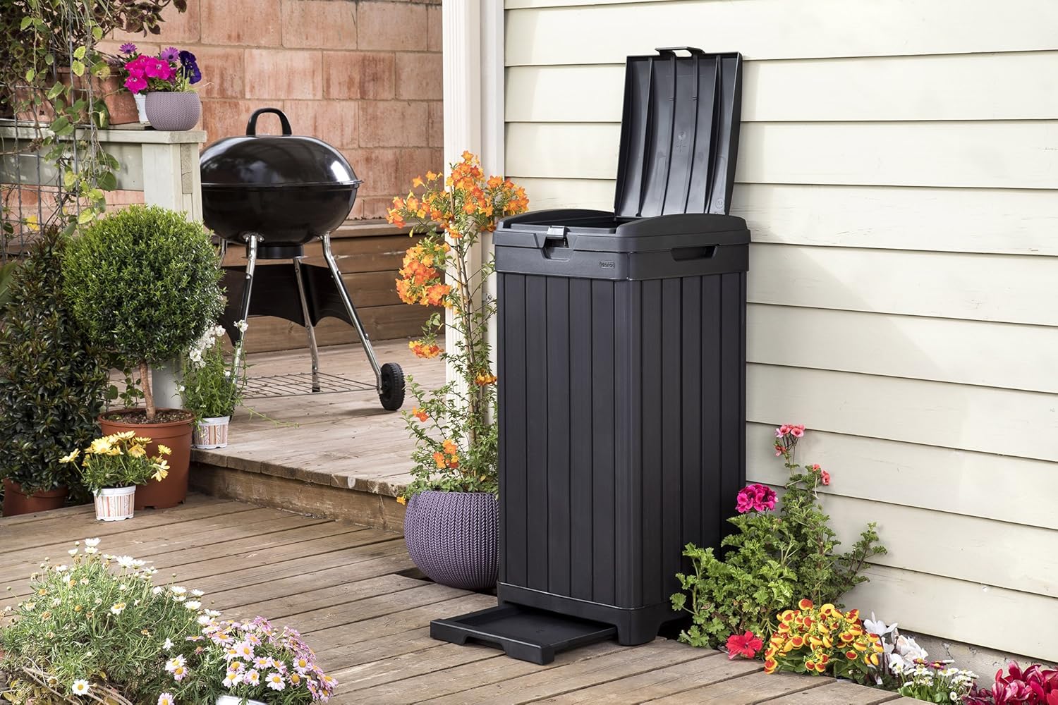 KETER Baltimore 38 Gallon Trash Can with Lid and Drip Tray for Easy Cleaning-Perfect for Patios, Kitchens, and Outdoor Entertaining, 38 Gallons, Black : Garden & Outdoor
