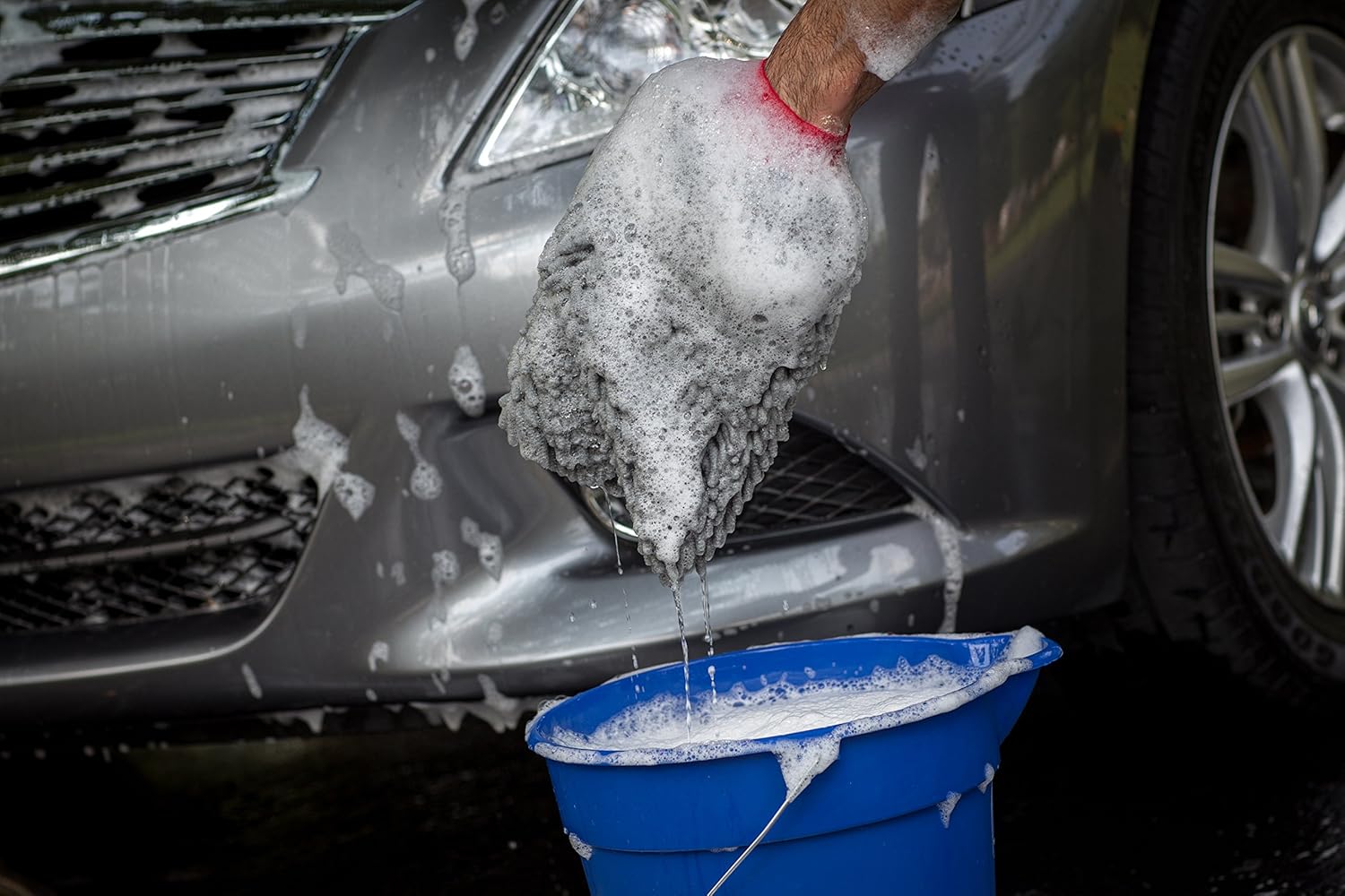 Mothers 968801 Premium Chenille Car Wash Mitt - Scratch & Lint Free: Automotive