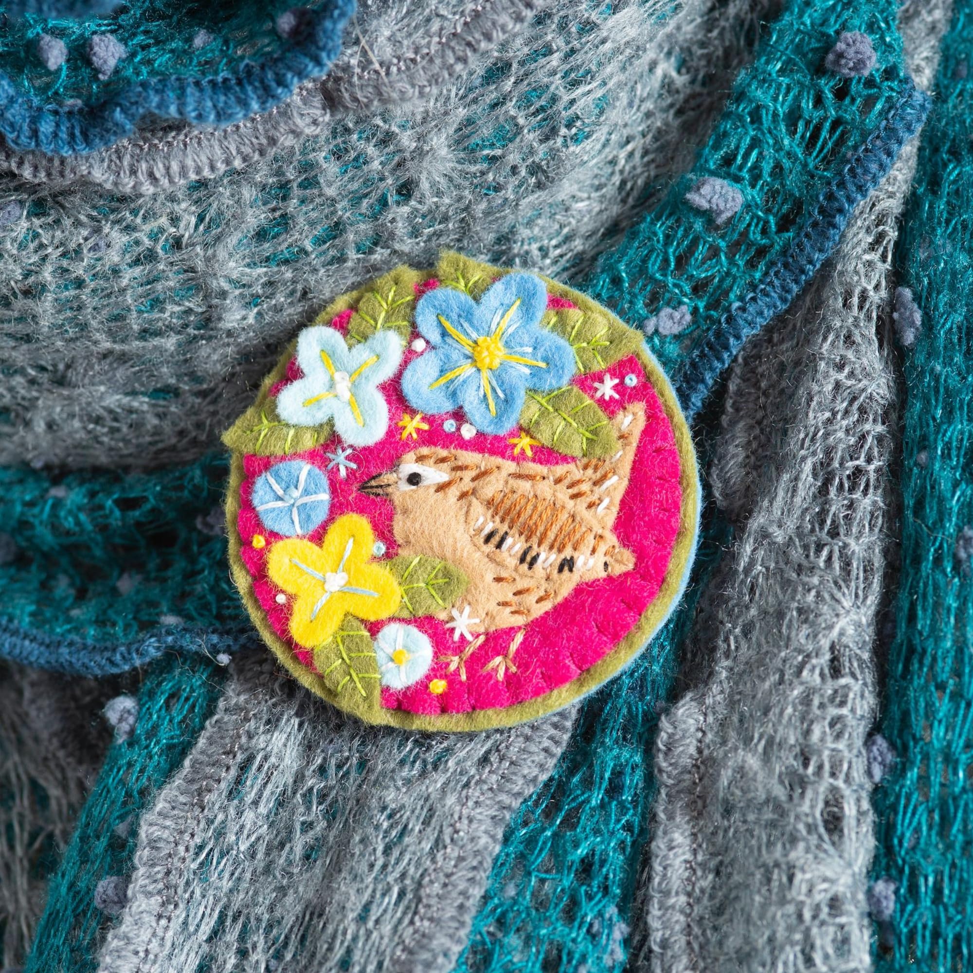 Hawthorn Handmade Wren Felt Craft Brooch Kit. Craft Kits for Adults, Includes Wool Felt Sheets, DMC Cotton Thread, Embroidery Needle, Instructions & More. Ideal Crafts for Adults - 7cm Diameter