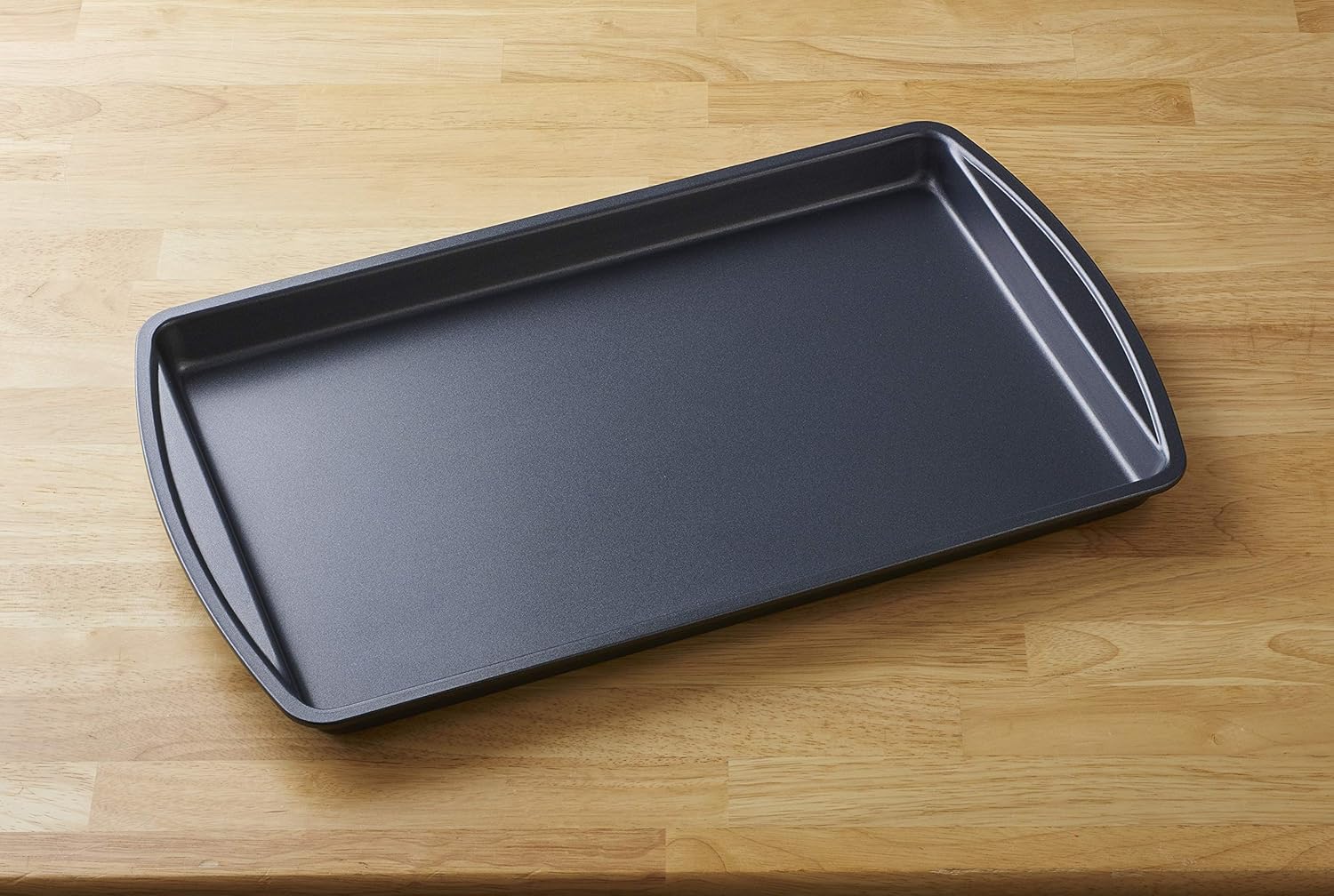 Betty CrockerSet of 3 Non-Stick Cookie and Baking Sheets - Includes Large, Medium, and Small Cookie Sheet. Non-stick Coated Steel and Dishwasher Safe: Kitchen & Dining
