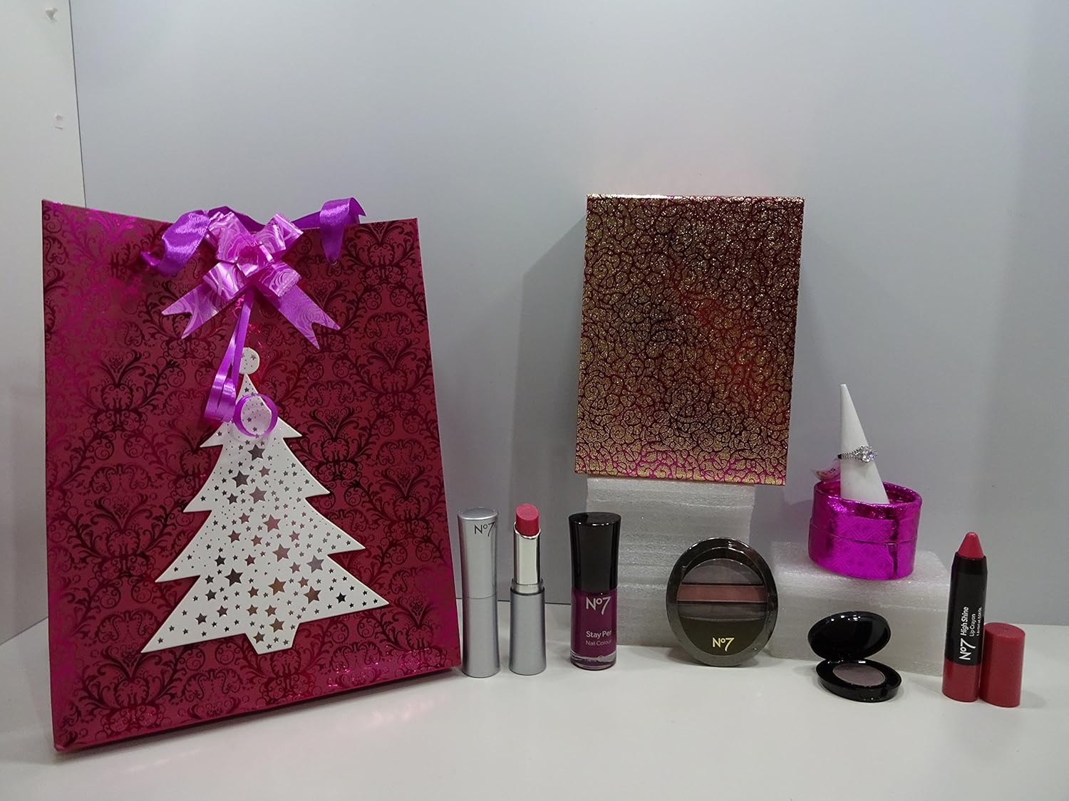 Christmas Sale No7 5pc Luxury Beauty Glamour Gift Box