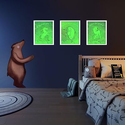 LIDERSTAR Unicorn Wall Decor, Glow in The Dark Wall Art Posters for Girls Bedroom, Im&aacute;genes brillantes Incluyendo Palabras Inspiradas, Regalo de Cumplea&ntilde;os de Navidad para Ni&ntilde;os Peque&ntilde;os y Ni&ntilde;os Peque&ntilde;os