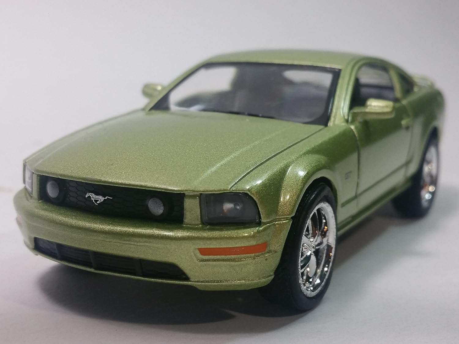2006 Ford Mustang GT, Green Kinsmart 5091D 1/38 scale Diecast Model