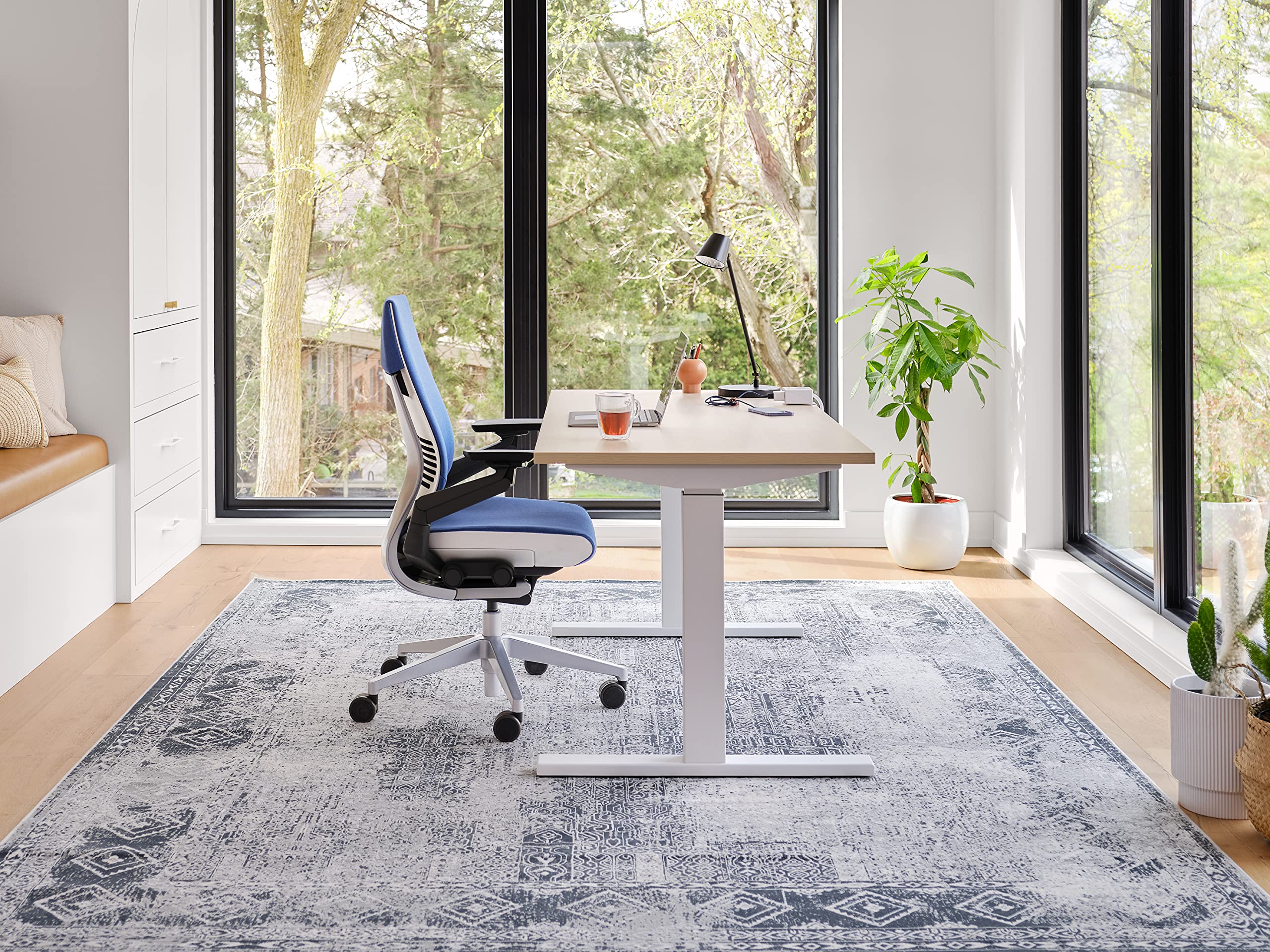 Steelcase Gesture Ergonomischer Bürostuhl mit 360° Armlehnen, 3D-Live Back Lumbalstütze, anpassbarer Kopfstütze Trüffel, 66 x 62.5 x 107 2
