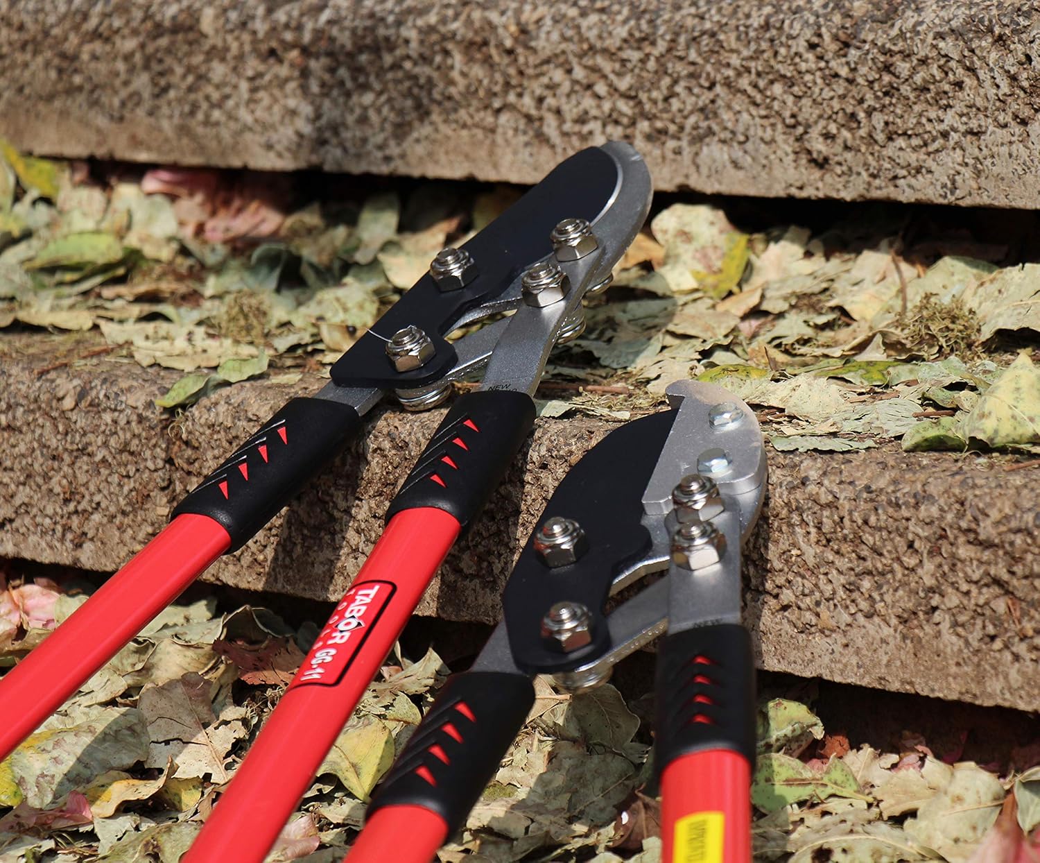 TABOR TOOLS GG11A Bypass Lopper with Compound Action, Chops Thick Branches with Ease, 30 Inch Tree Trimmer, Branch Cutter with 1 3/4 Inch Clean Cut Capacity.: Home Improvement