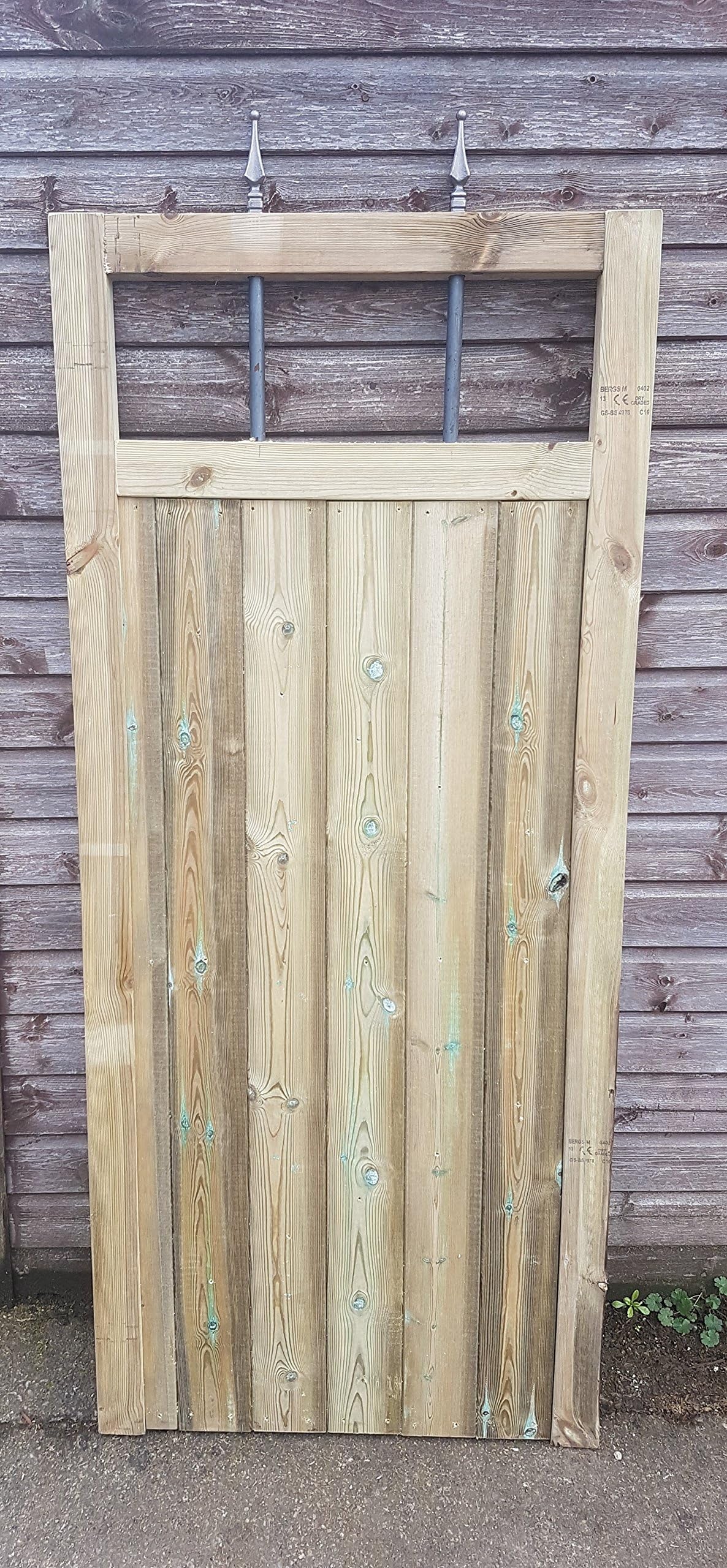 Smileswoodcraft WOODEN GARDEN RAILING SPIKE THROUGH GATE 6FT HIGH (182cm H x 120cm W x 5cm D)