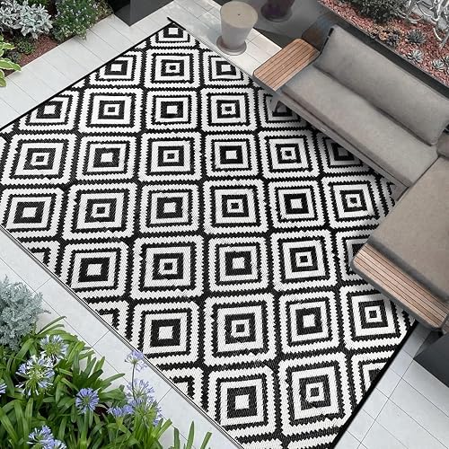 Famibay Outdoor Rug Garden Waterproof Large Outdoor Carpet Patio Rugs Reversible Plastic Straw Mat Lightweight Black and White Geometric Garden Carpet for Camping Balcony Deck Porch BBQ