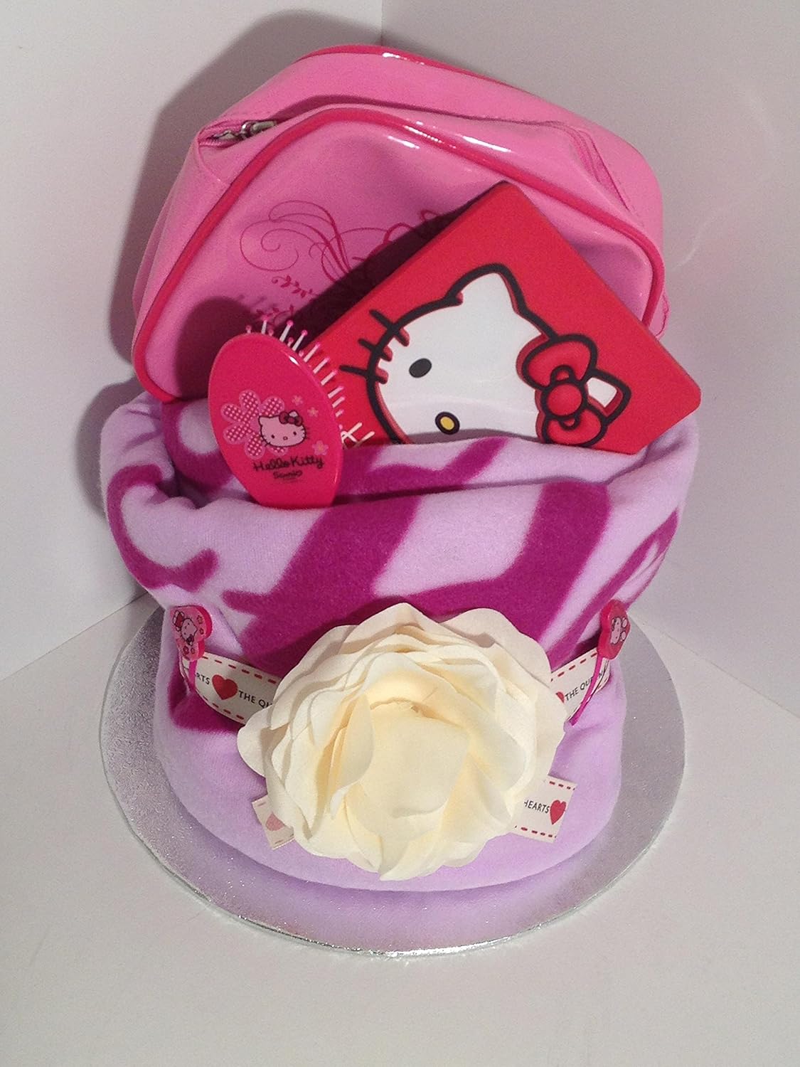Luxe Fille Hello Kitty Pamper Serviette De Gateau Avec Cadre Photo Hello Kitty Couverture En Polaire Beaute Goodies Cadeau Unique De Babysfirstnight Cadeau D Anniversaire Ideal De Noel Amazon Fr Cuisine Maison