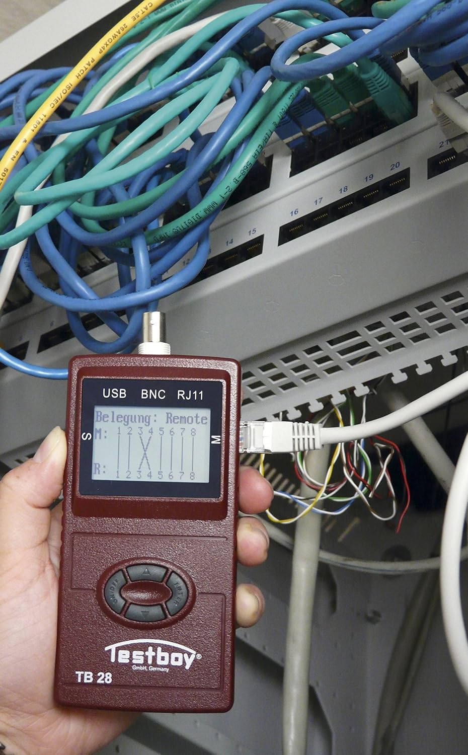 Testboy Network Tester 28 - Multifunctional digital cable length measurer, tone generator & port finder, red, battery powered - Image 4