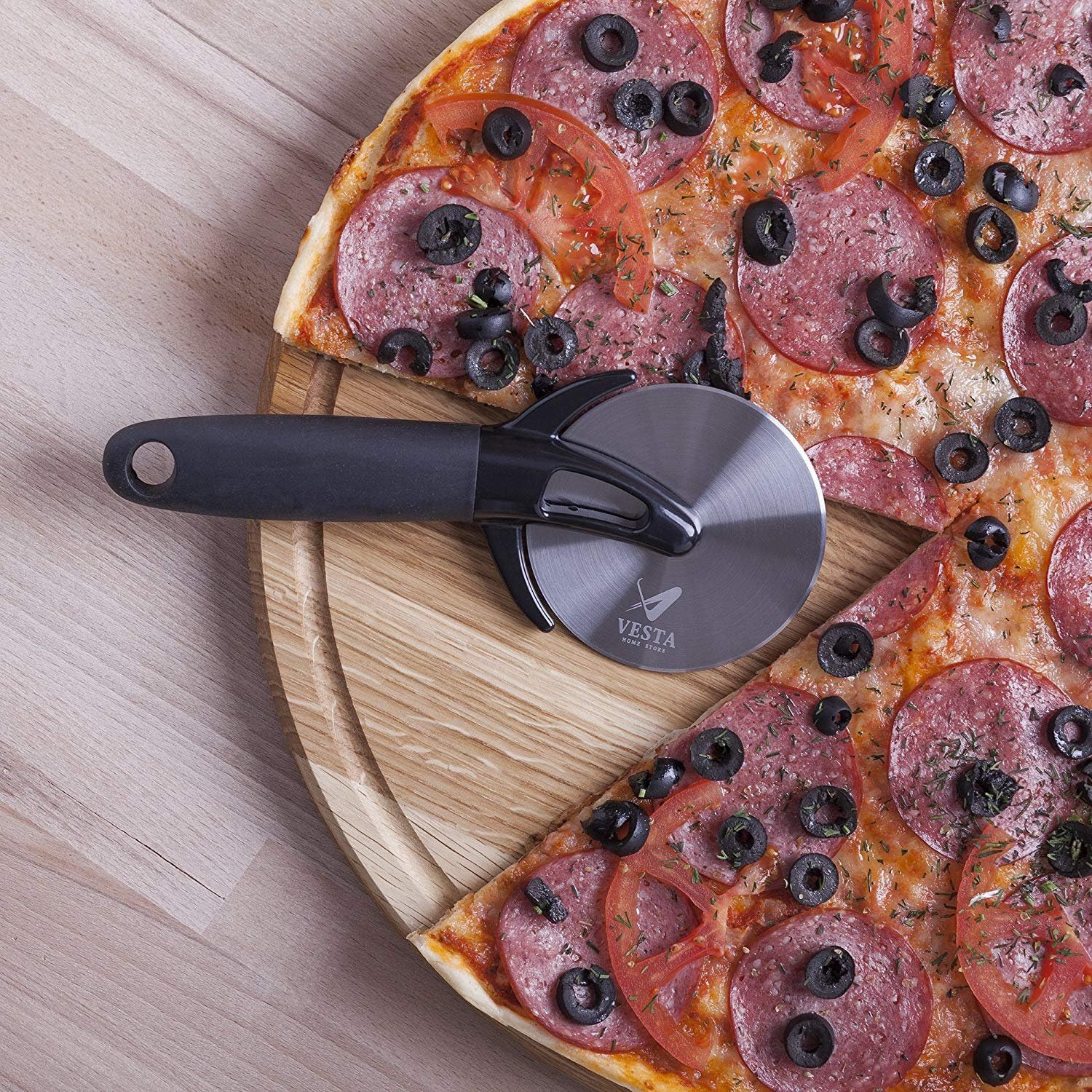Premium Professional Pizza Cutter Wheel By VestaHomeStore - With Sharp Angled Stainless Steel Blade, Ergonomic Anti-Slip Handle & Durable Blade Cover - Ideal For Pizza, Pies, Waffles and Dough Cookies: Kitchen & Dining
